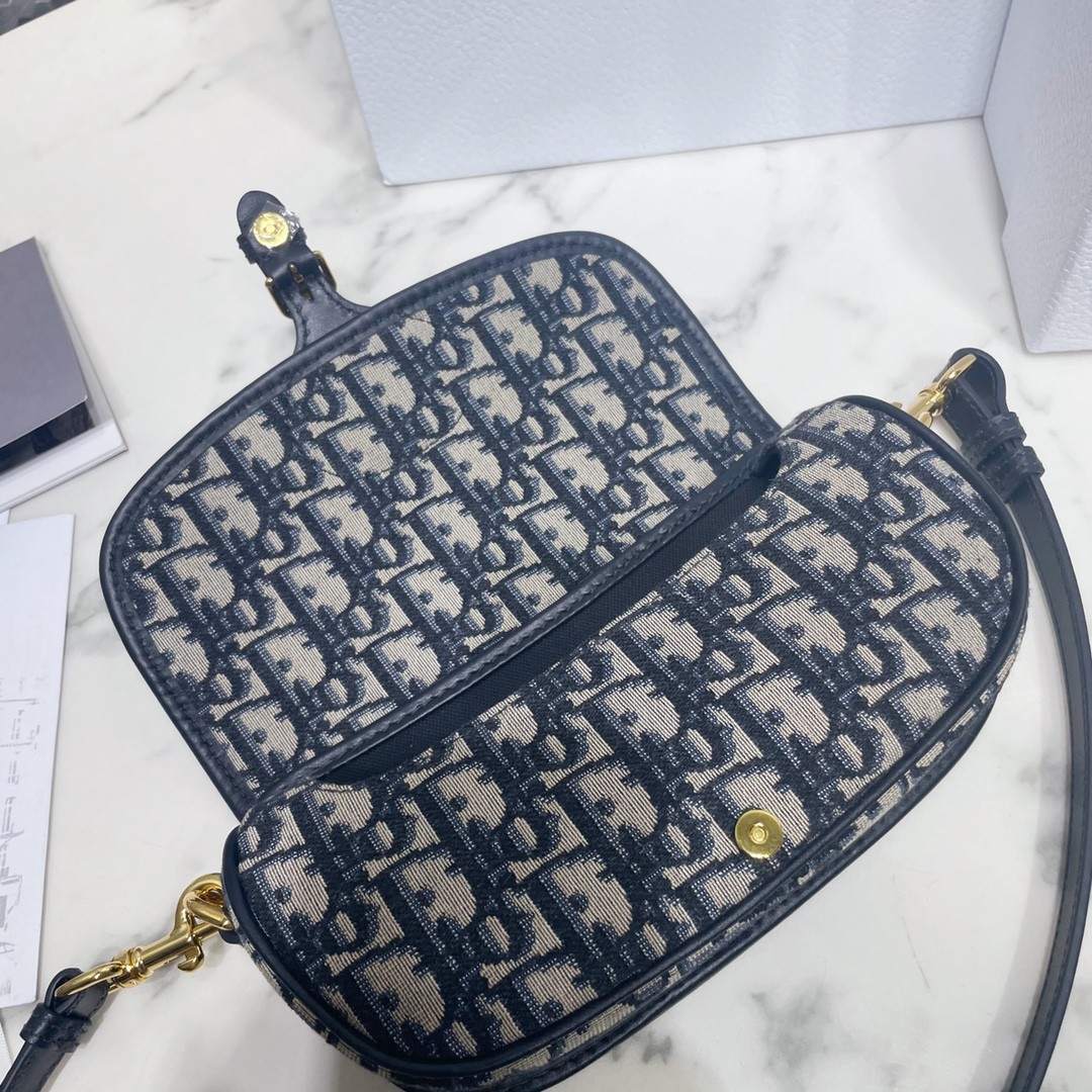 디올 BOBBY 이스트 웨스트백 오블리크