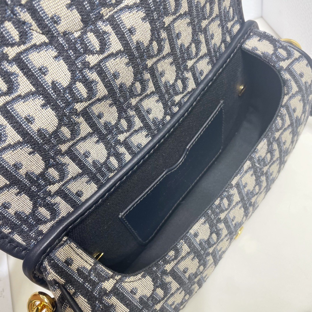 디올 BOBBY 이스트 웨스트백 오블리크