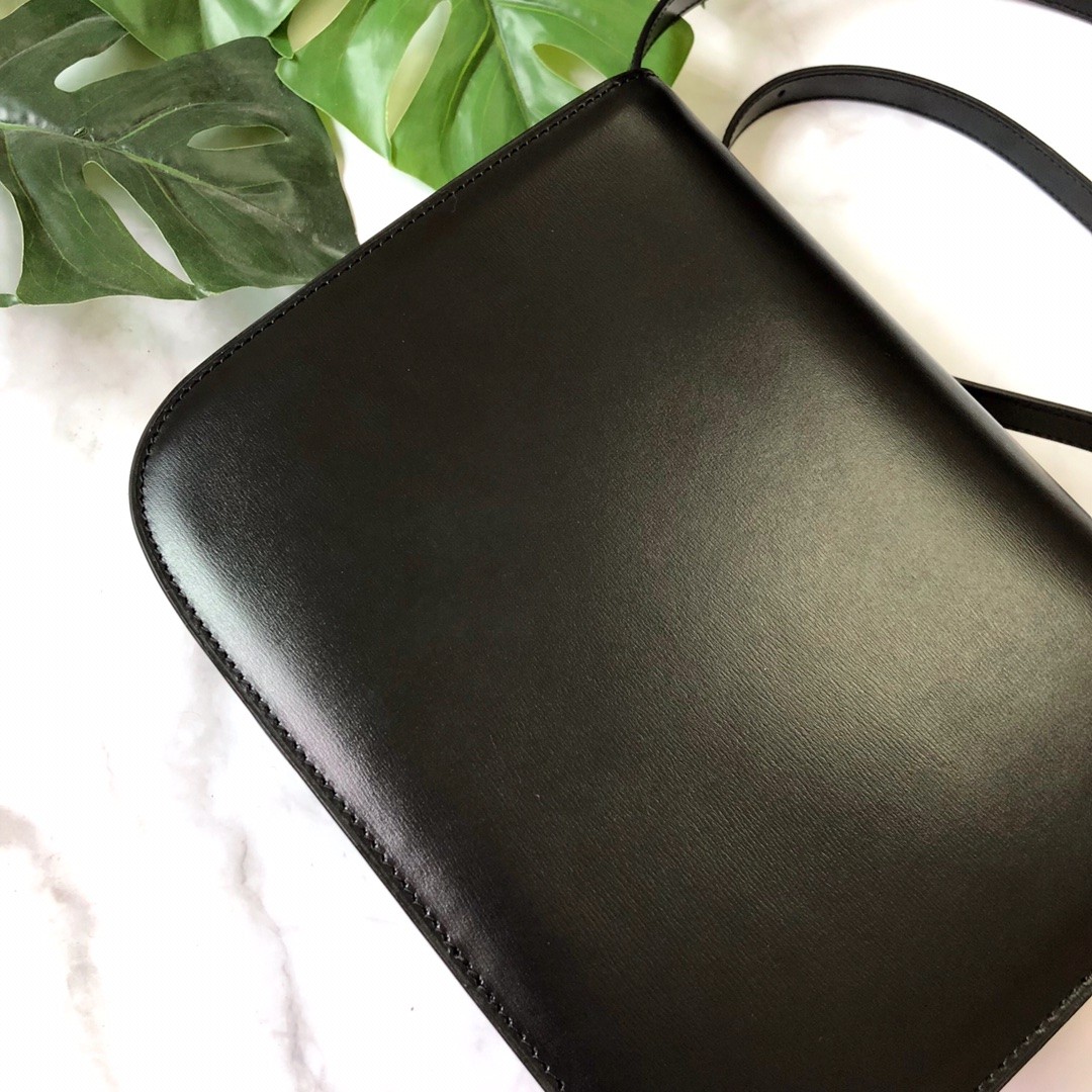 [CELINE-셀린느]  셀린느 박스 카프스킨 틴 클래식백 블랙