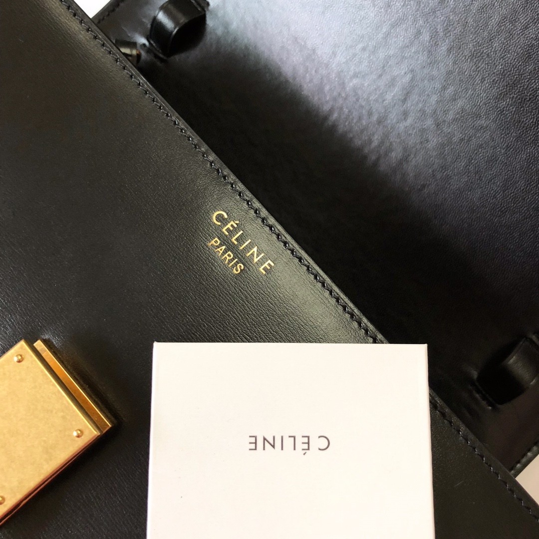 [CELINE-셀린느]  셀린느 박스 카프스킨 틴 클래식백 블랙