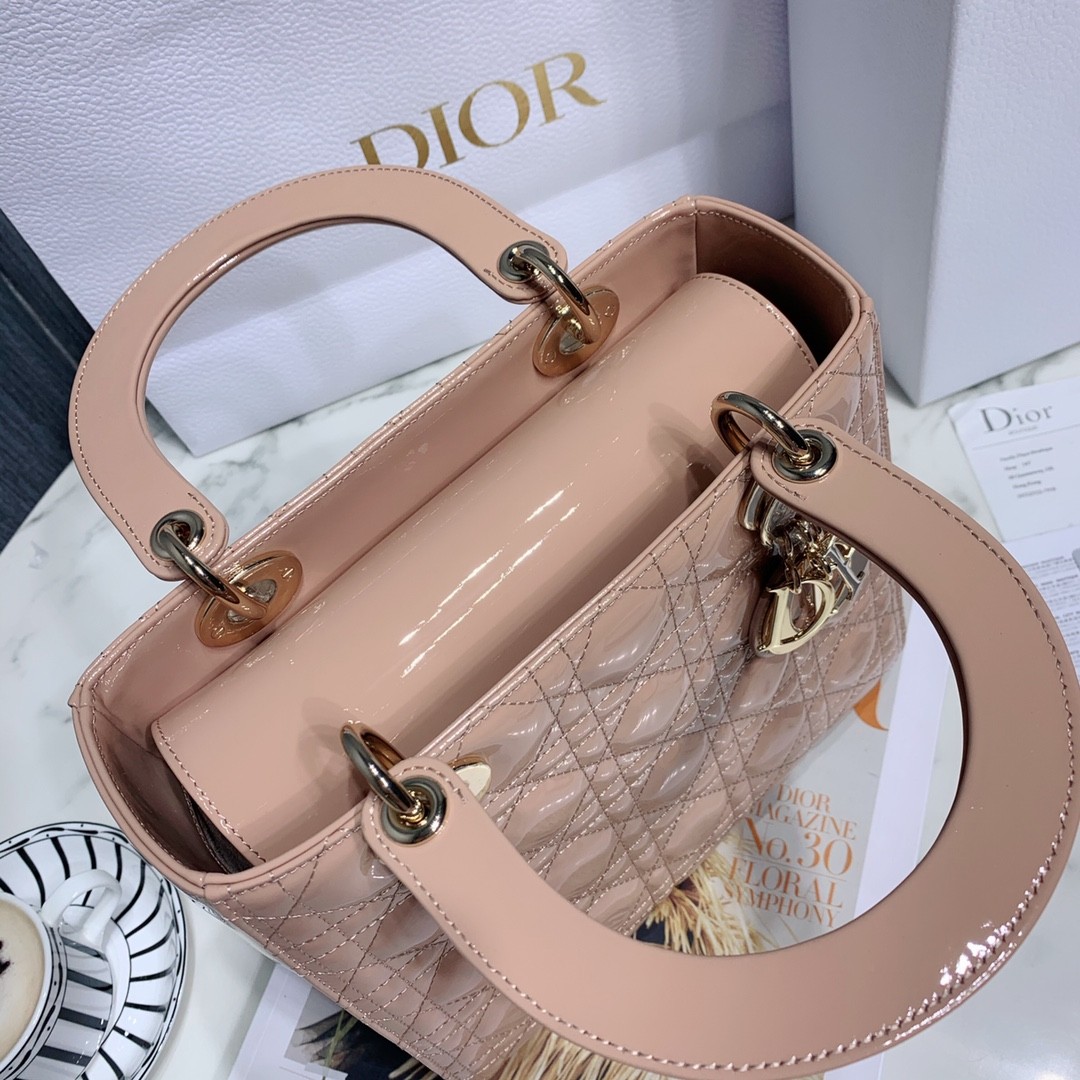 디올 레이디백 램스킨 매트 원톤 (베이지)