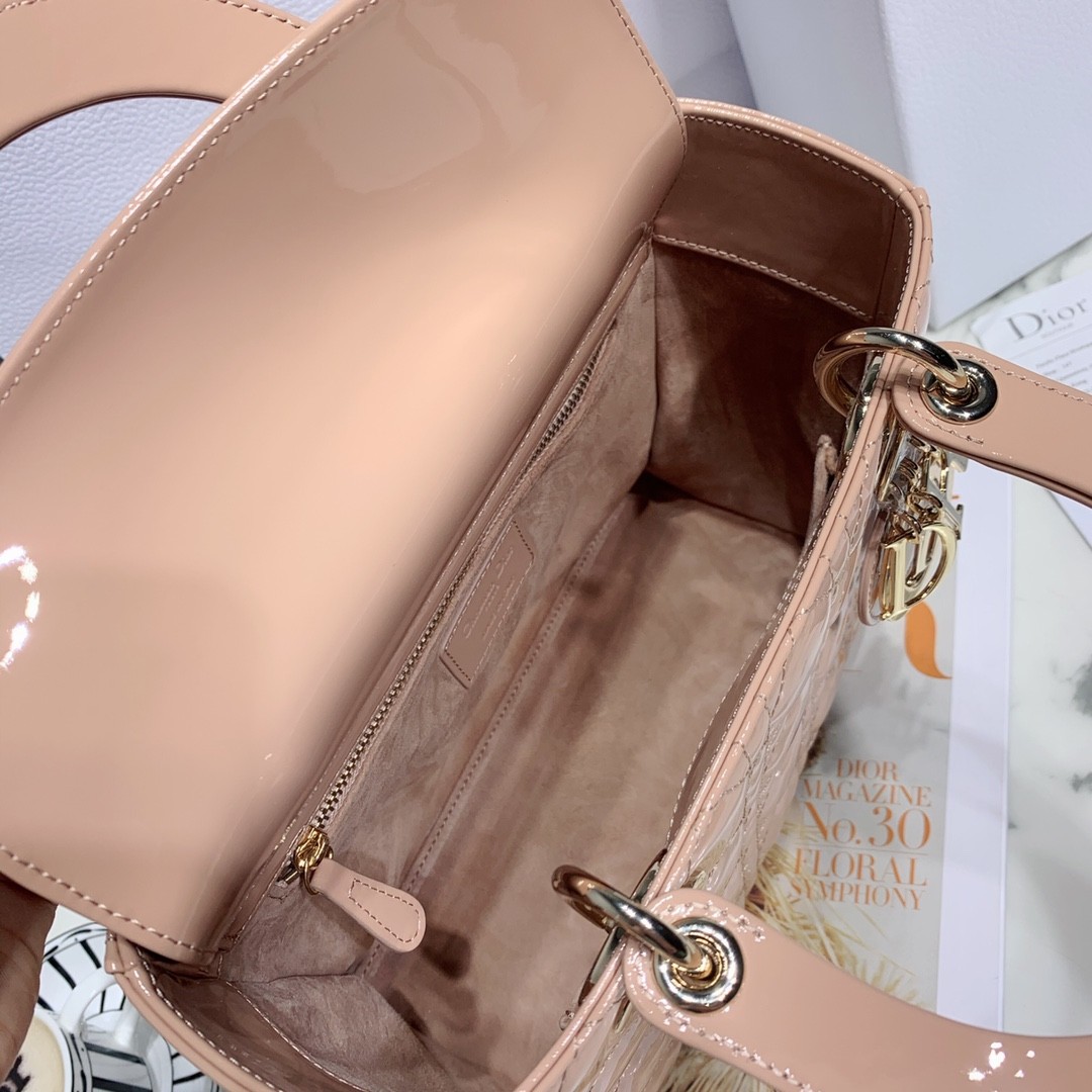 디올 레이디백 램스킨 매트 원톤 (베이지)