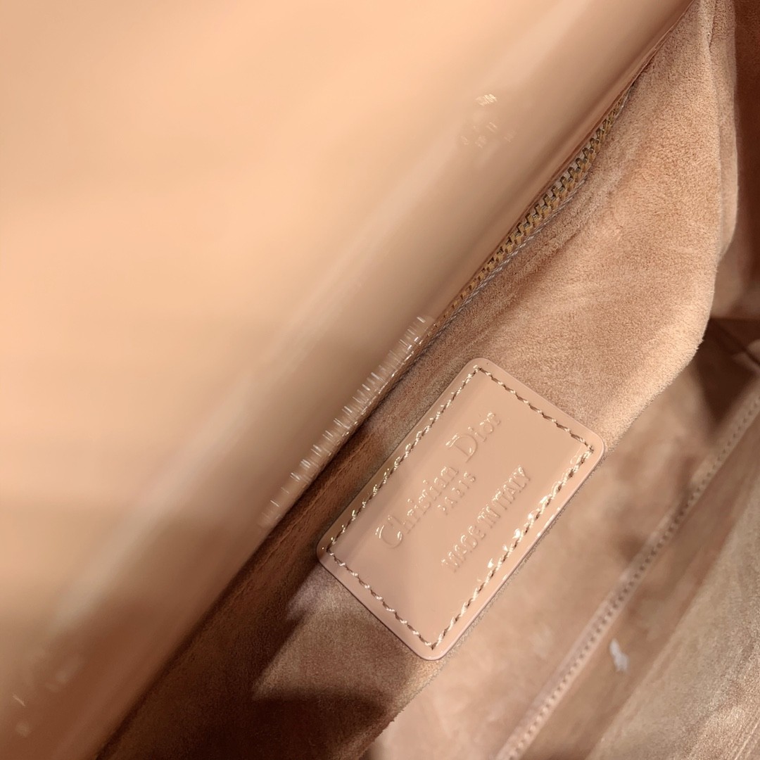 디올 레이디백 램스킨 매트 원톤 (베이지)