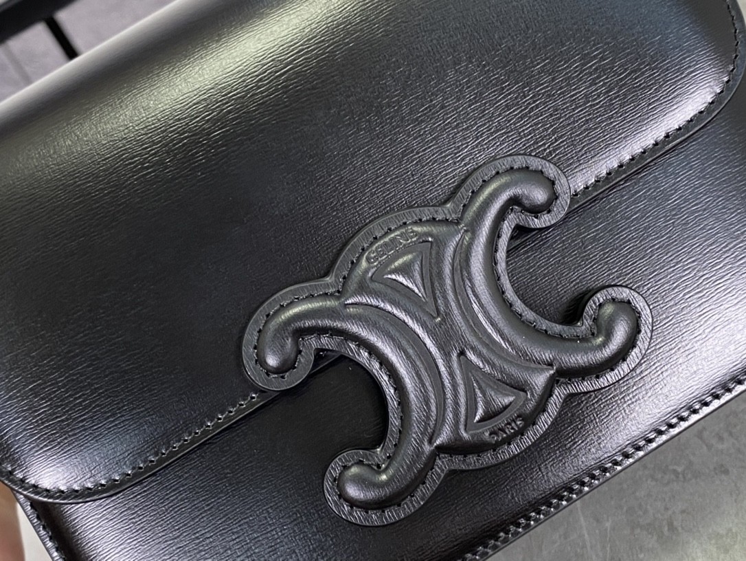 [CELINE-셀린느] 셀린느 클래식 퀴르 트리오페 숄더백 [백경]