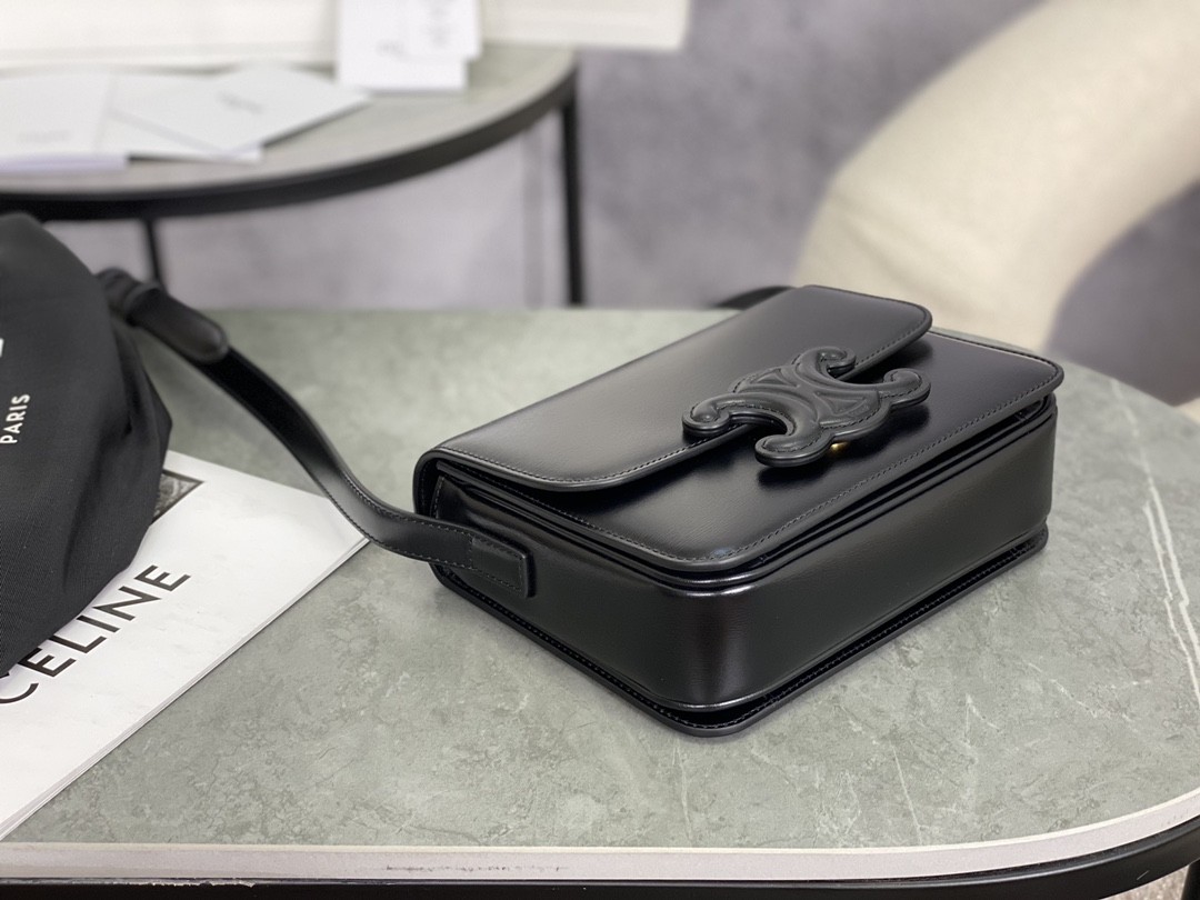 [CELINE-셀린느] 셀린느 클래식 퀴르 트리오페 숄더백 [백경]