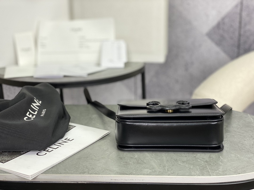 [CELINE-셀린느] 셀린느 클래식 퀴르 트리오페 숄더백 [백경]