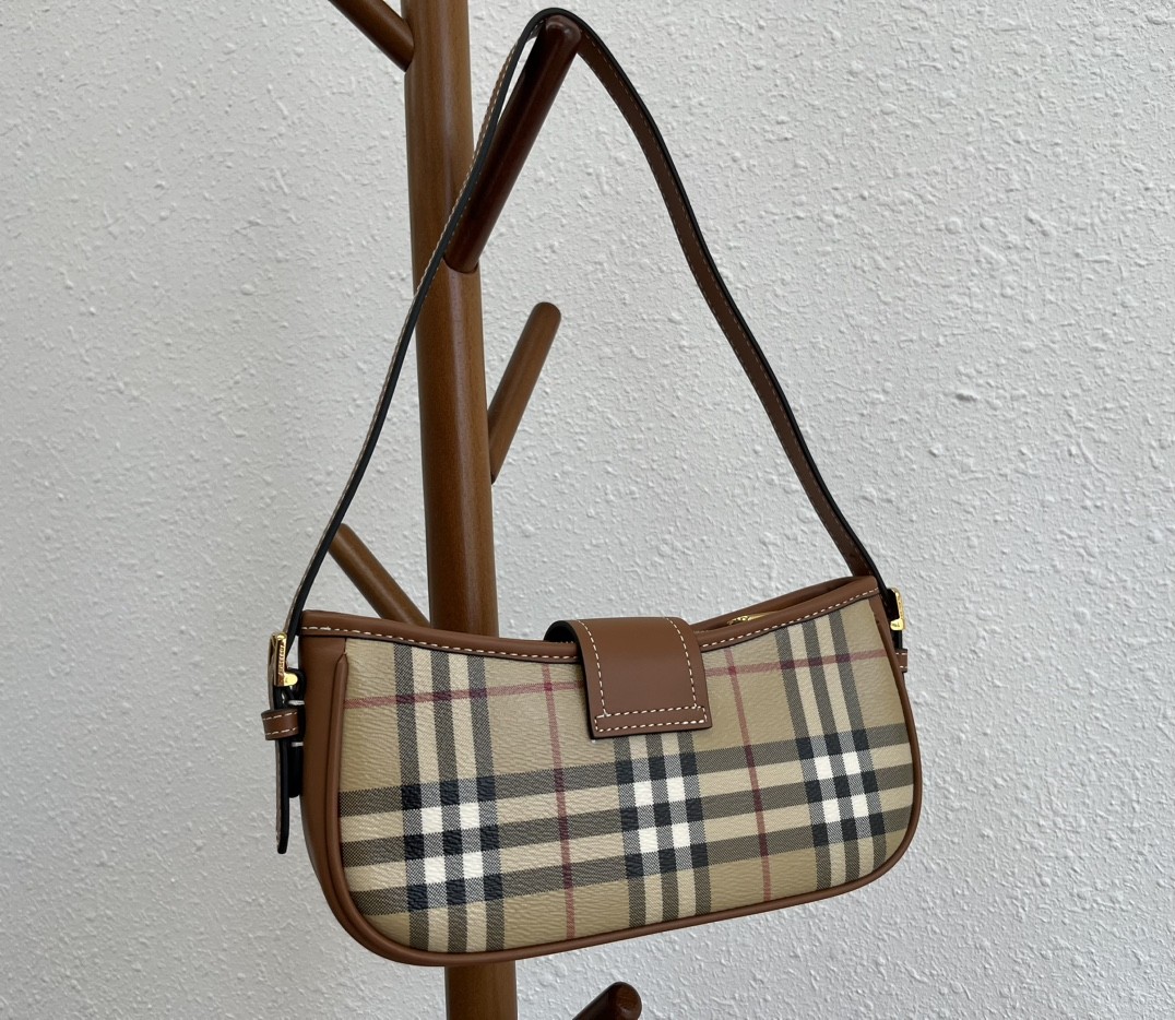 버버리 스트랩 슬링백