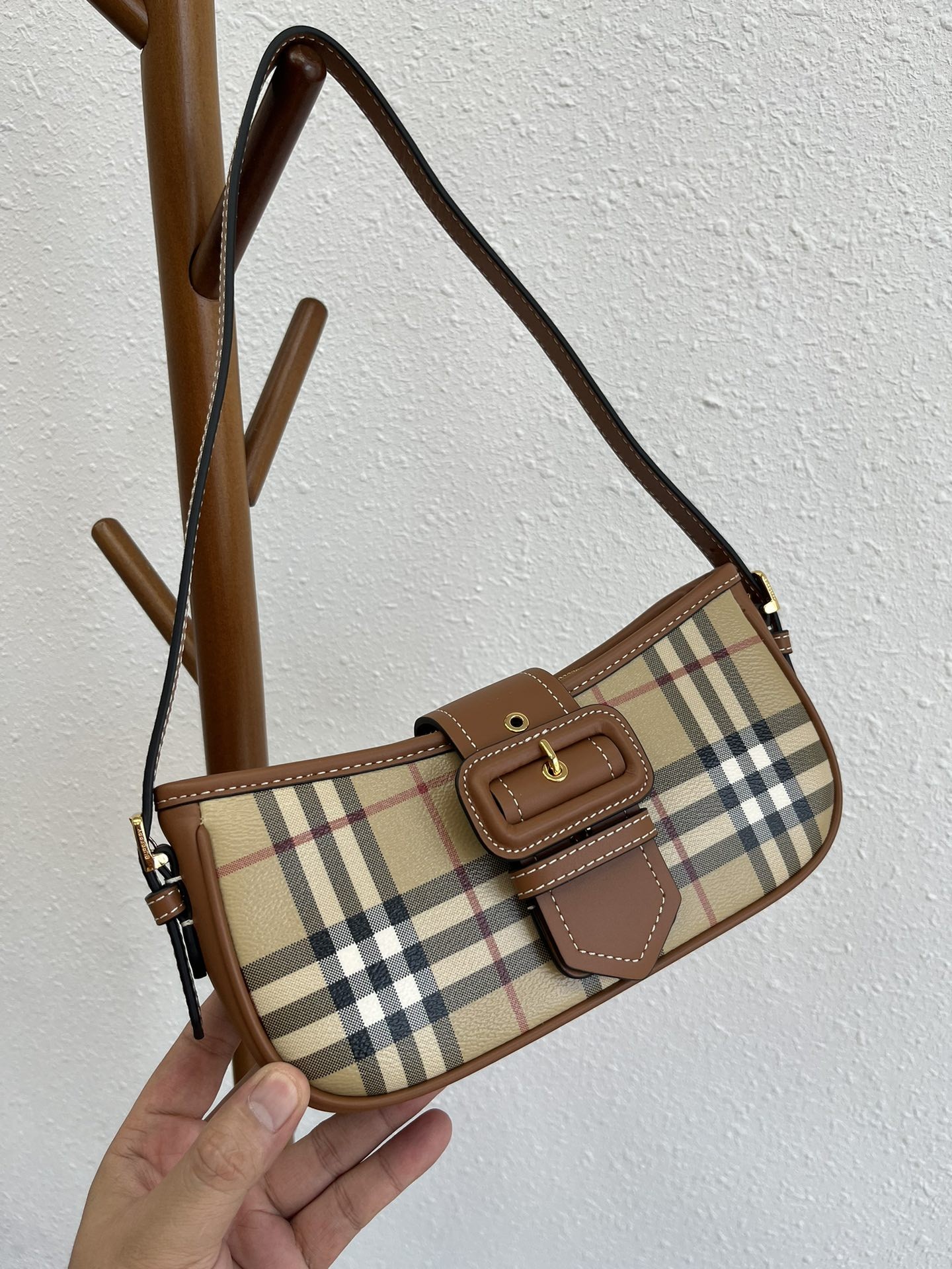 버버리 스트랩 슬링백