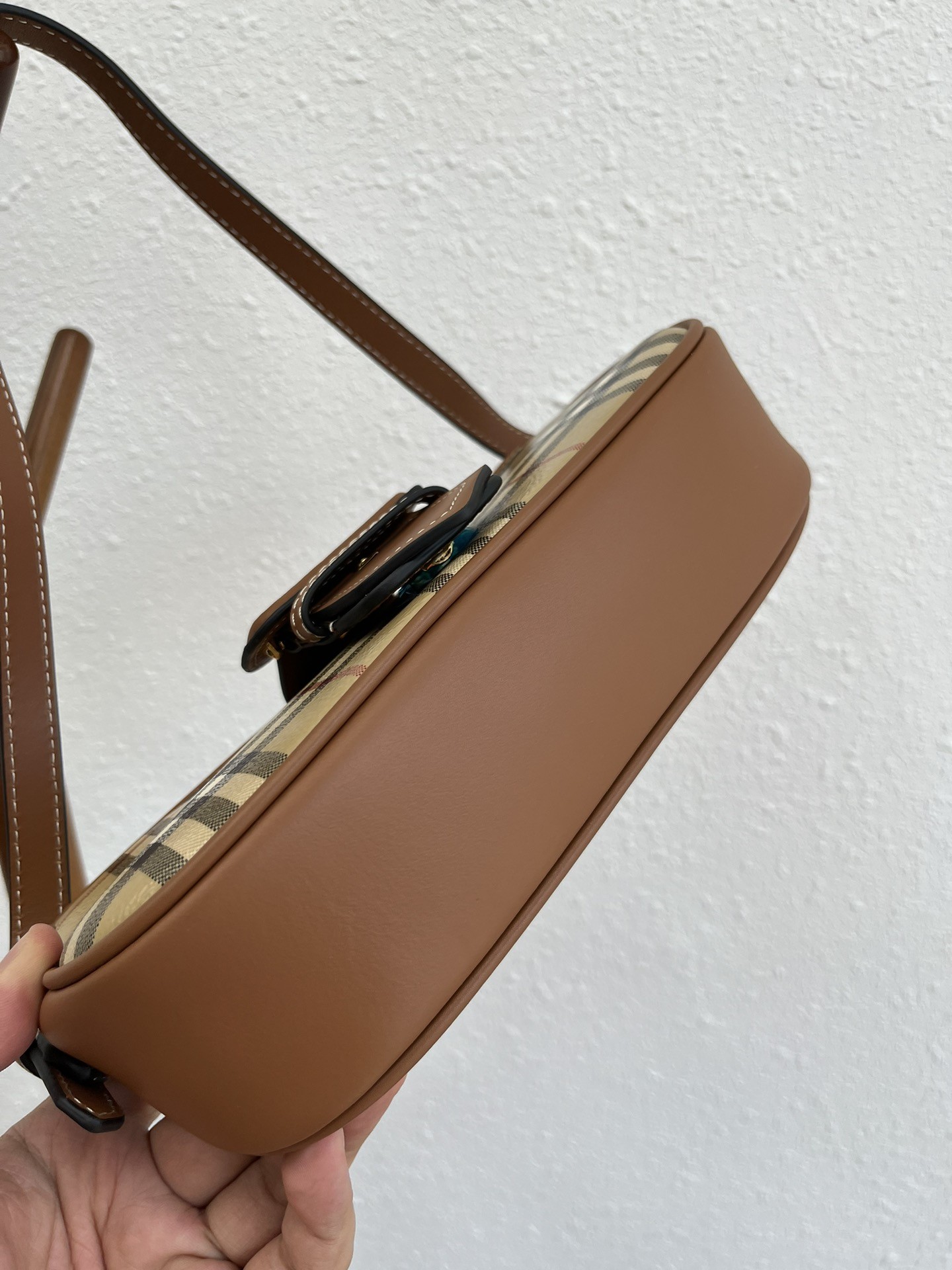 버버리 스트랩 슬링백