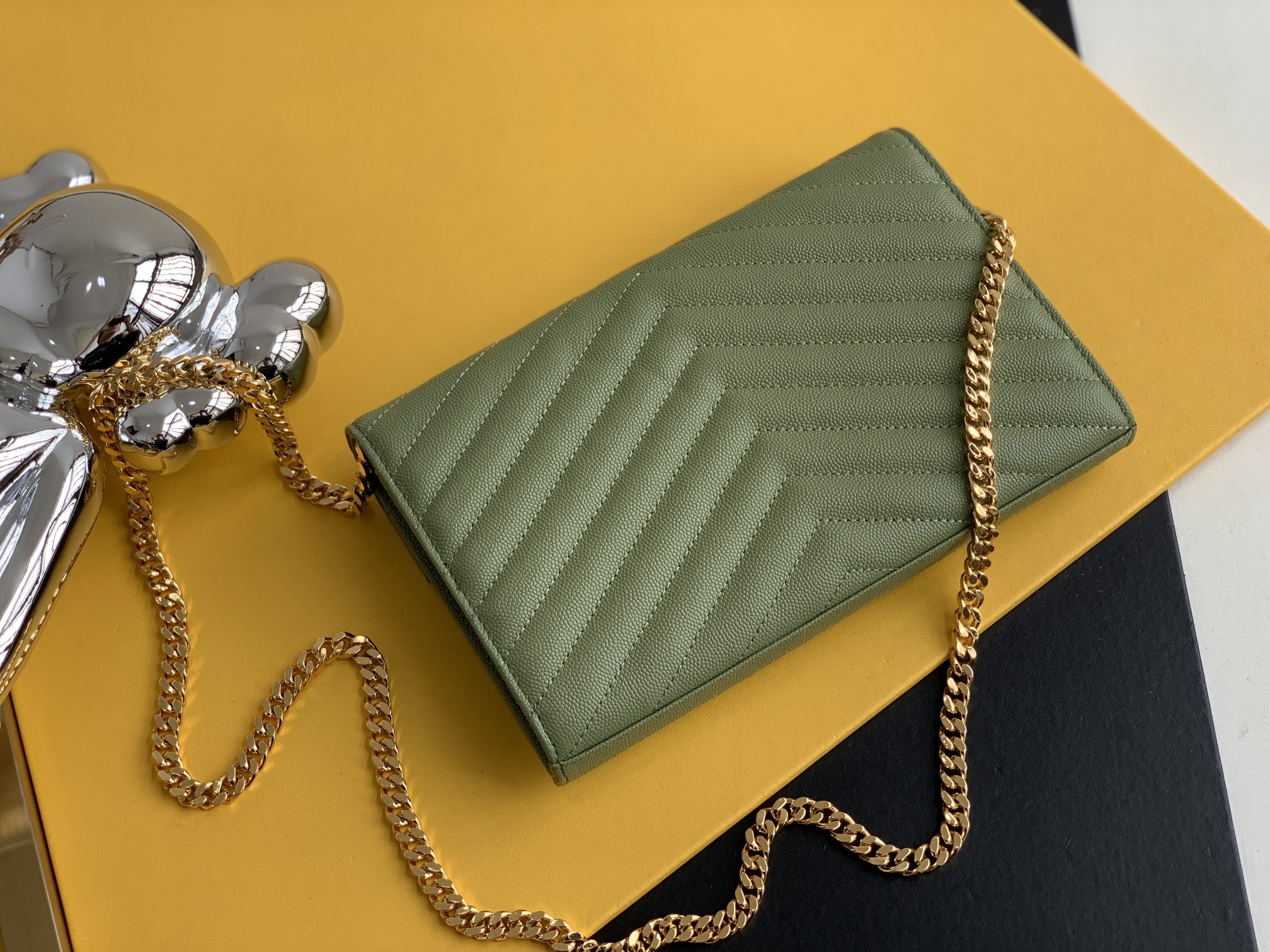세인트로랑 YSL 모노그램 니키 체인백 (올리브그린)