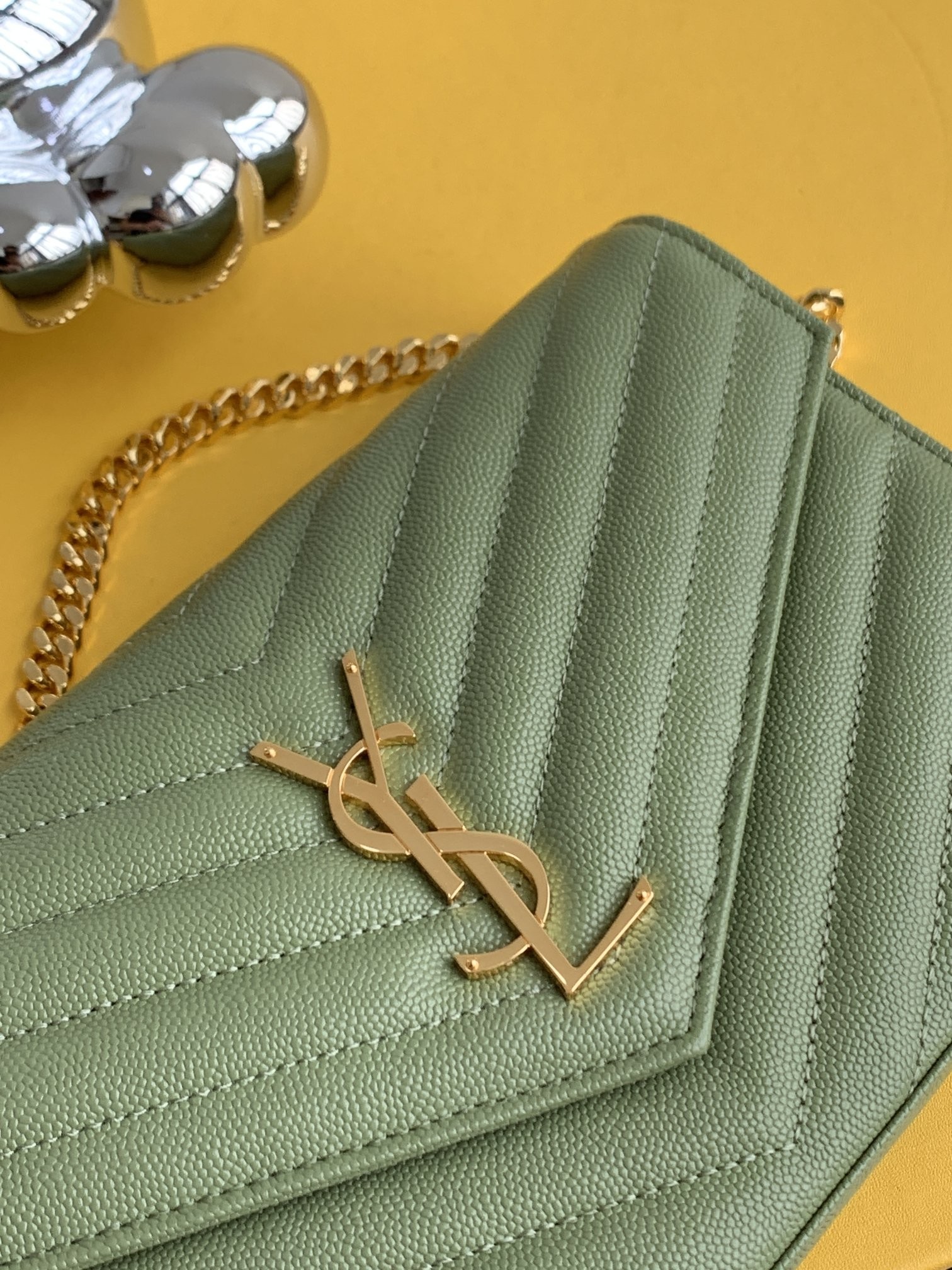 세인트로랑 YSL 모노그램 니키 체인백 (올리브그린)