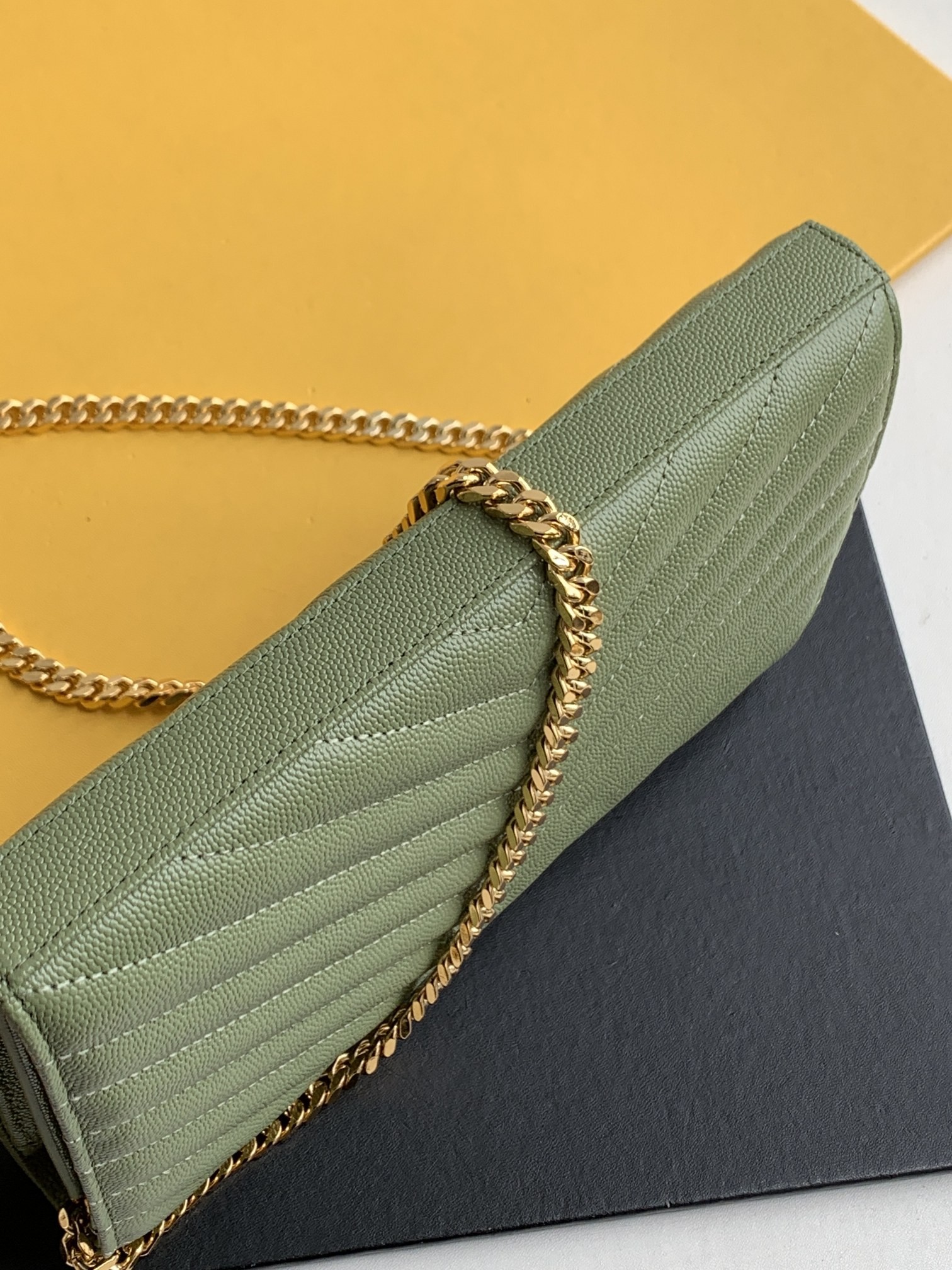 세인트로랑 YSL 모노그램 니키 체인백 (올리브그린)