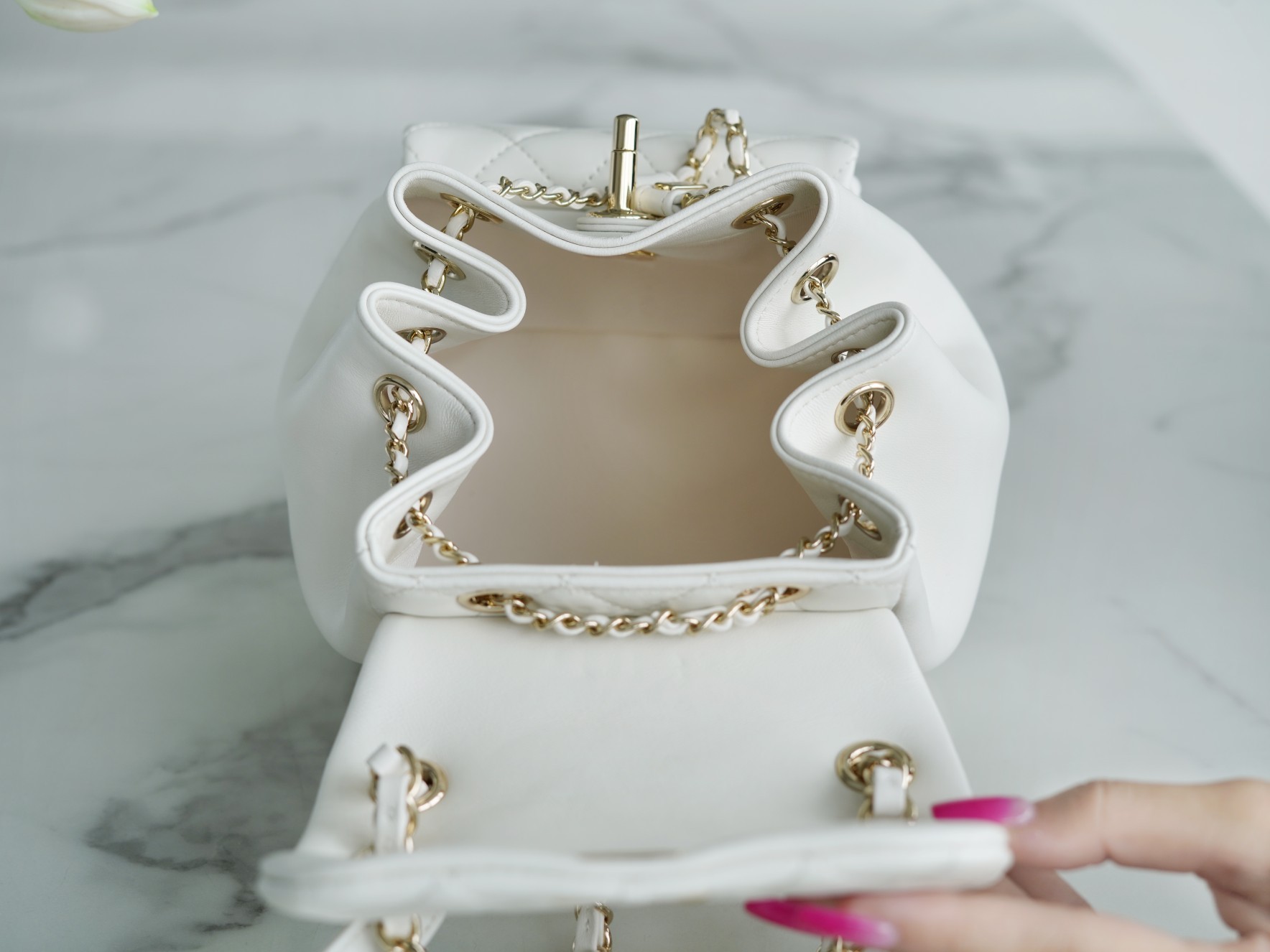 샤넬 듀마 램스킨 백팩 화이트 금장 (팬더샵)