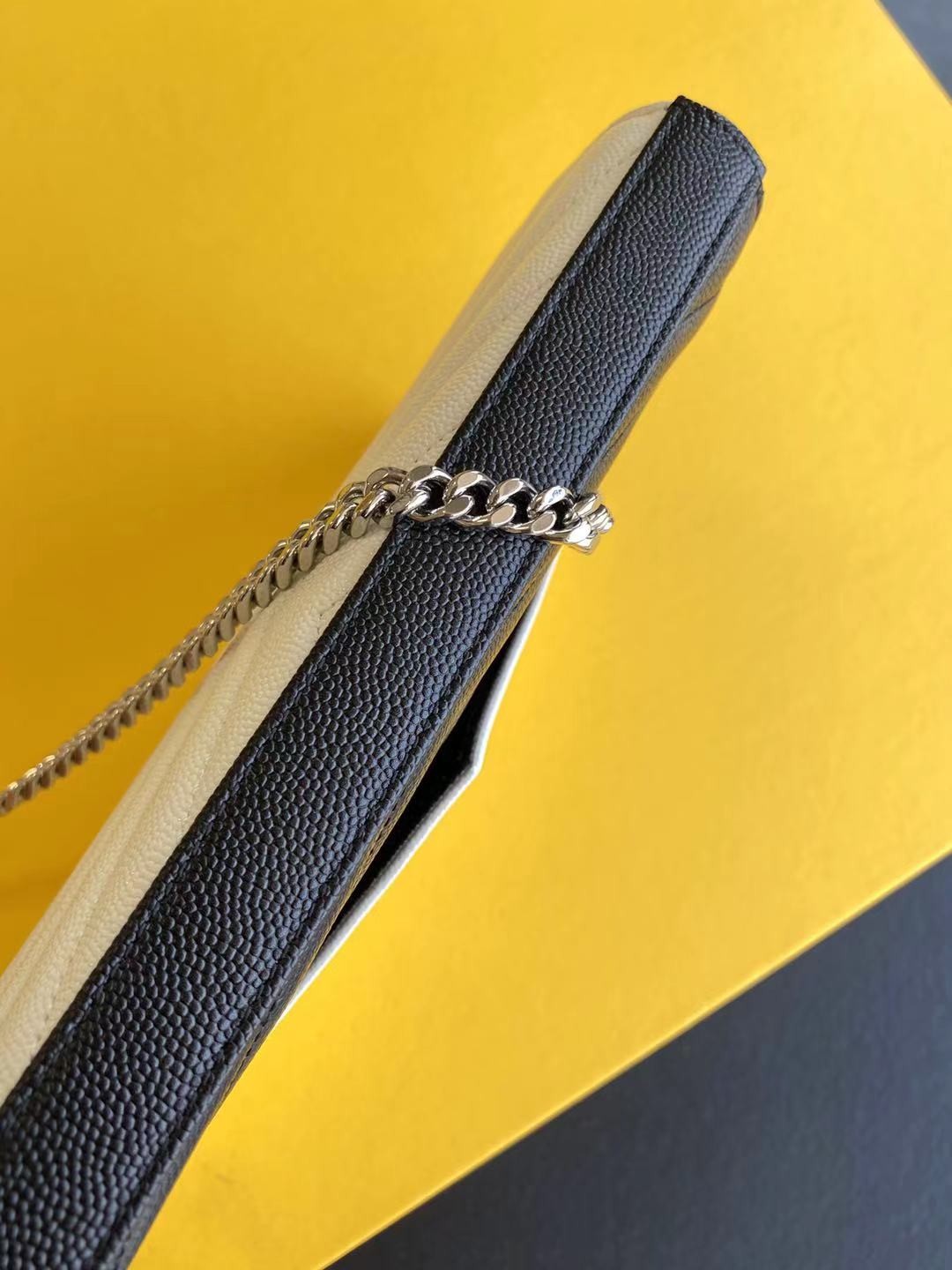 세인트로랑 YSL 로고 모노그램 체인 숄더백 블랙/화이트 (은장)