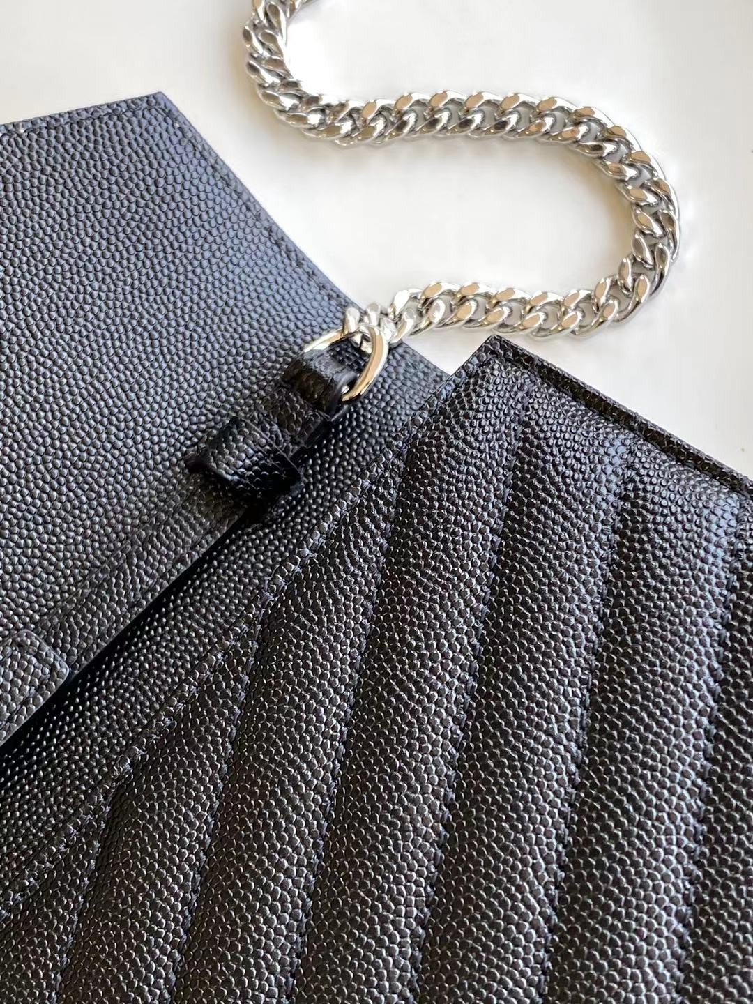 세인트로랑 YSL 로고 모노그램 체인 숄더백 블랙/화이트 (은장)