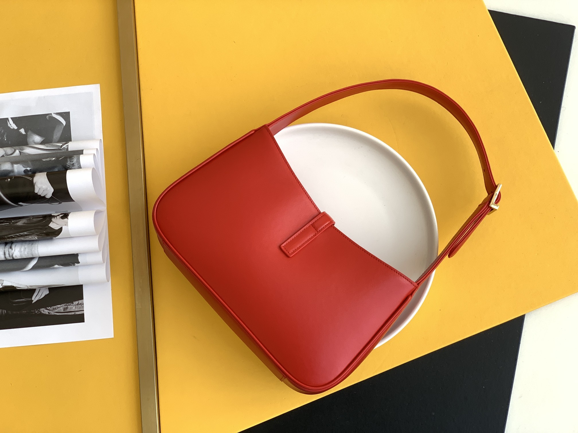 세인트로랑 스무스 레더 LE 5A7 스몰 호보백 (레드)