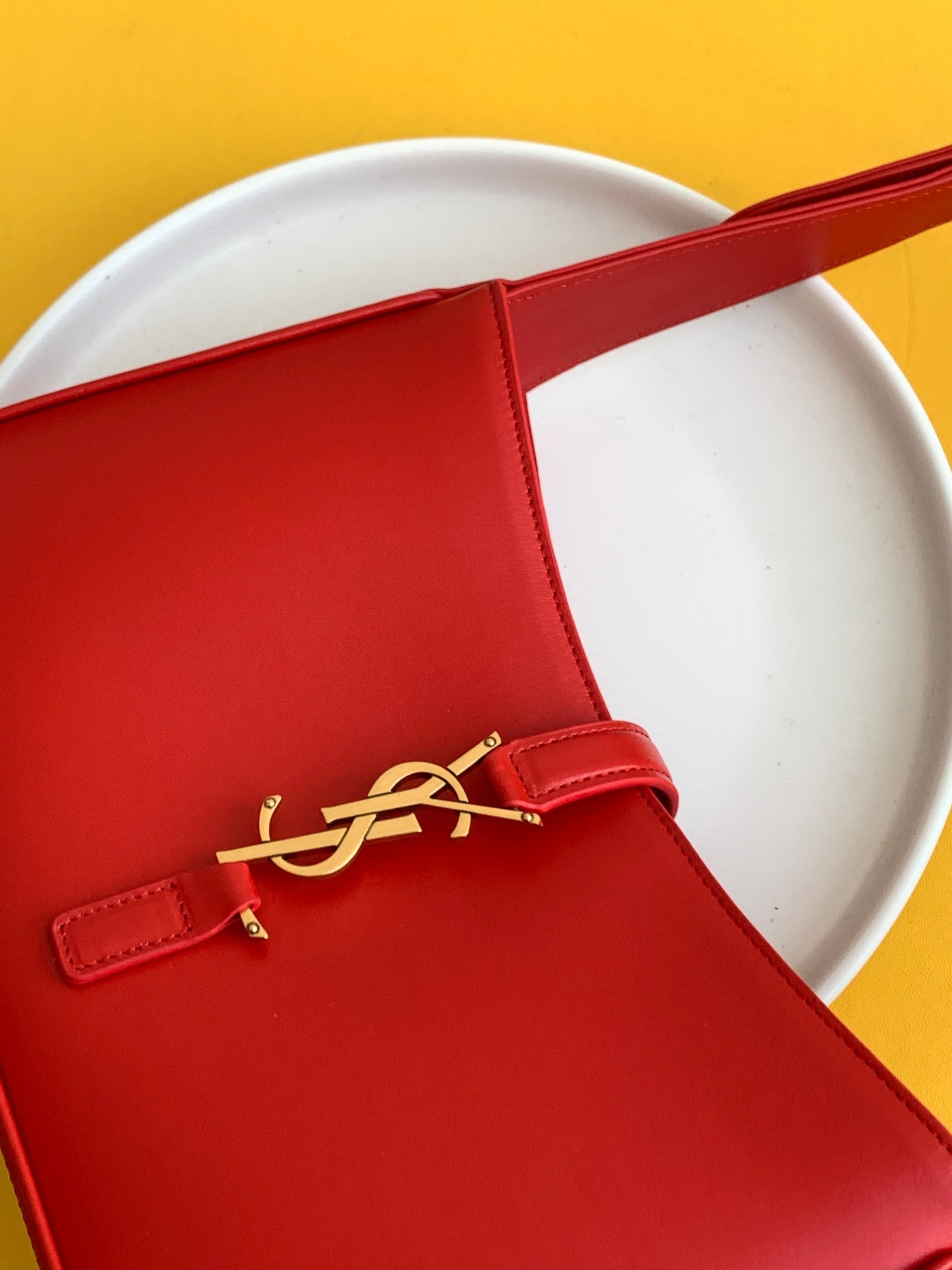 세인트로랑 스무스 레더 LE 5A7 스몰 호보백 (레드)