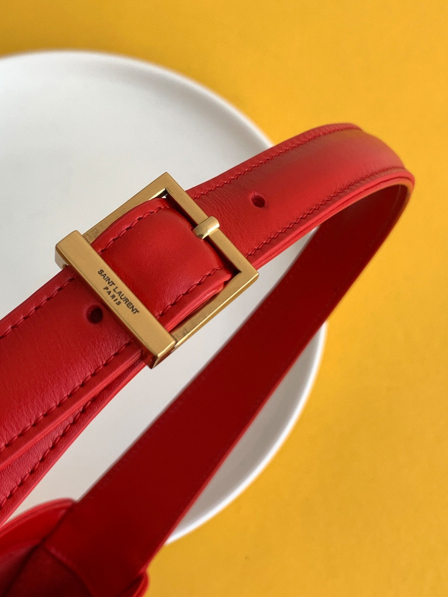 세인트로랑 스무스 레더 LE 5A7 스몰 호보백 (레드)