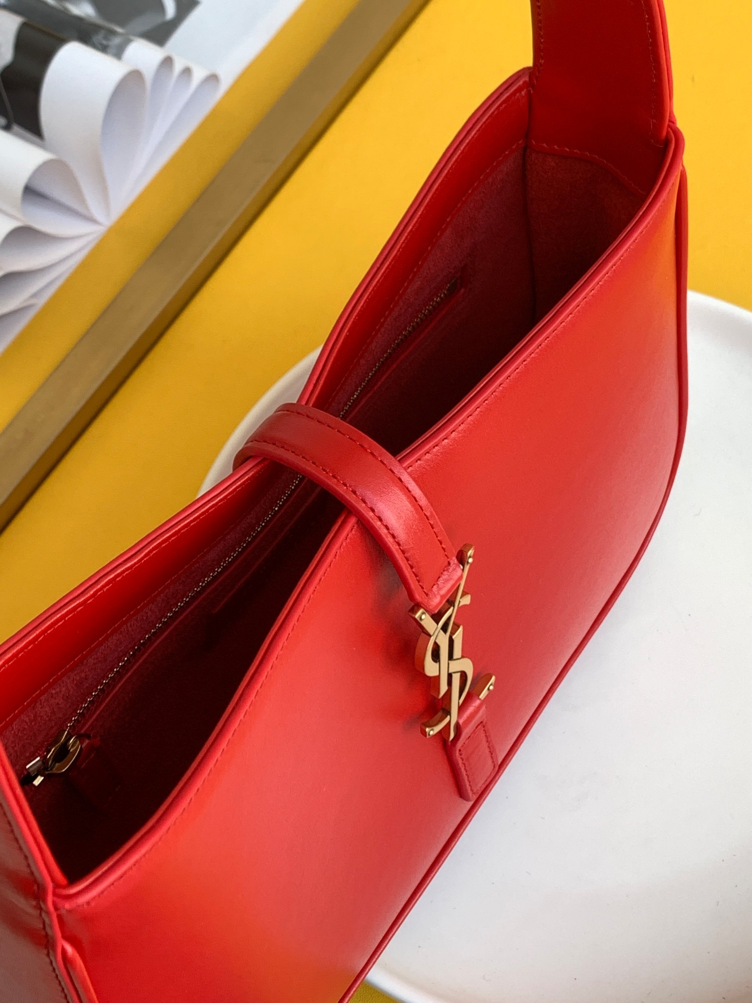 세인트로랑 스무스 레더 LE 5A7 스몰 호보백 (레드)