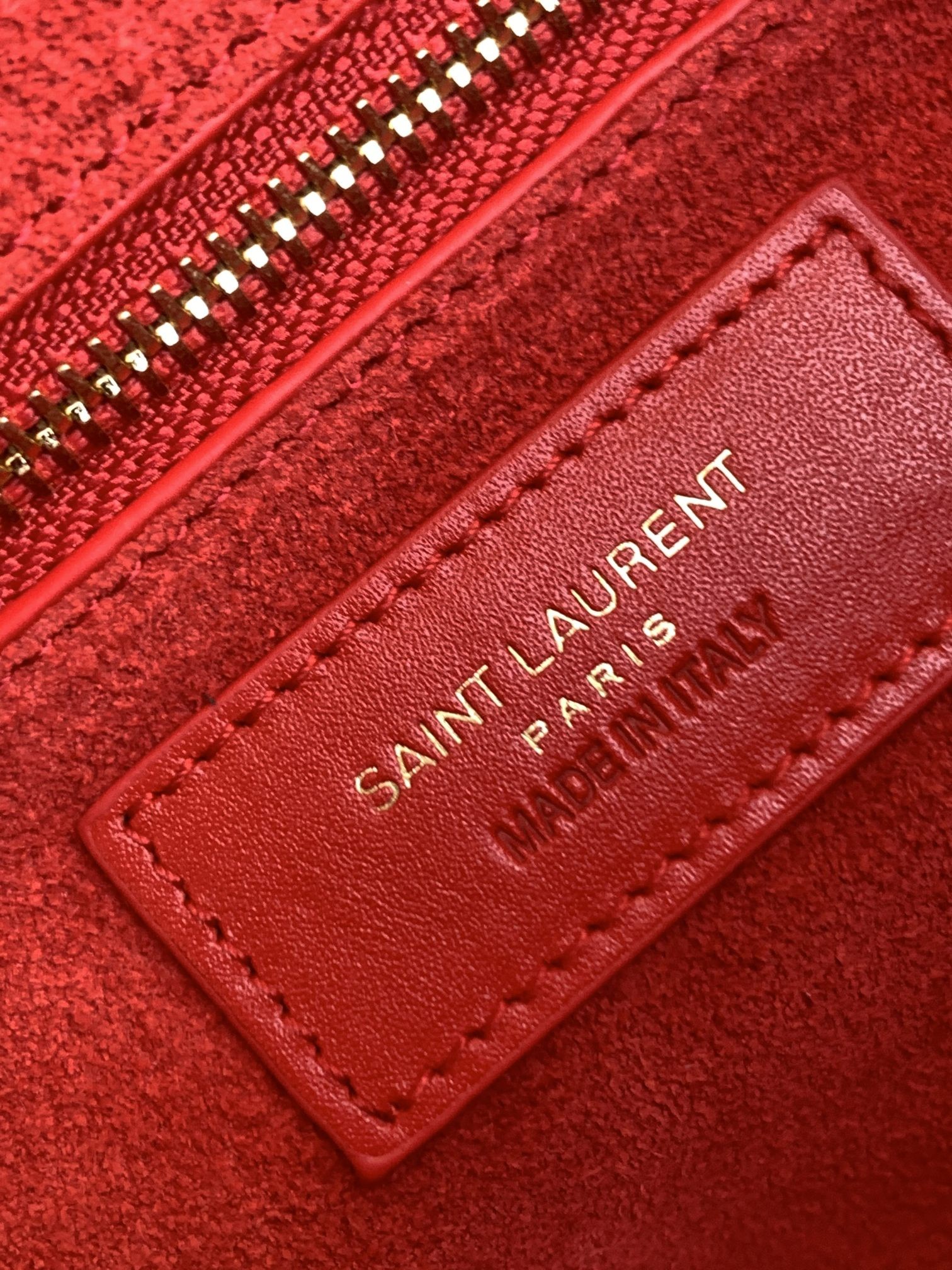 세인트로랑 스무스 레더 LE 5A7 스몰 호보백 (레드)