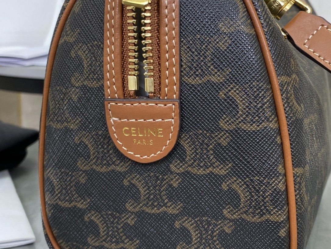 [CELINE-셀린느]  스몰 보스턴 - 트리옹프 캔버스 & 카프스킨 탠 [백경]