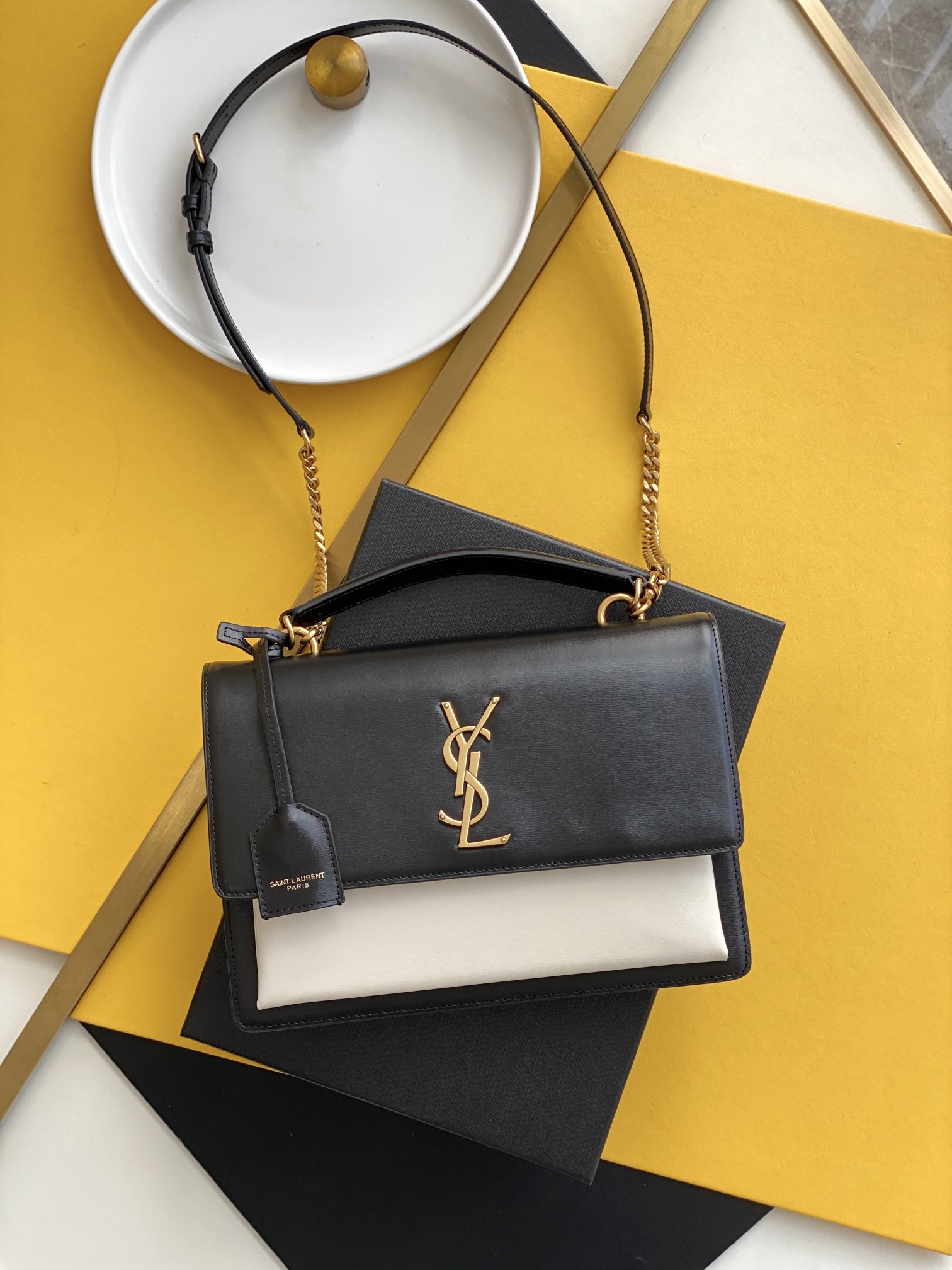 세인트로랑 모노그램 뉴 선셋 탑핸들 사첼백 블랙/화이트 금장 (25cm)