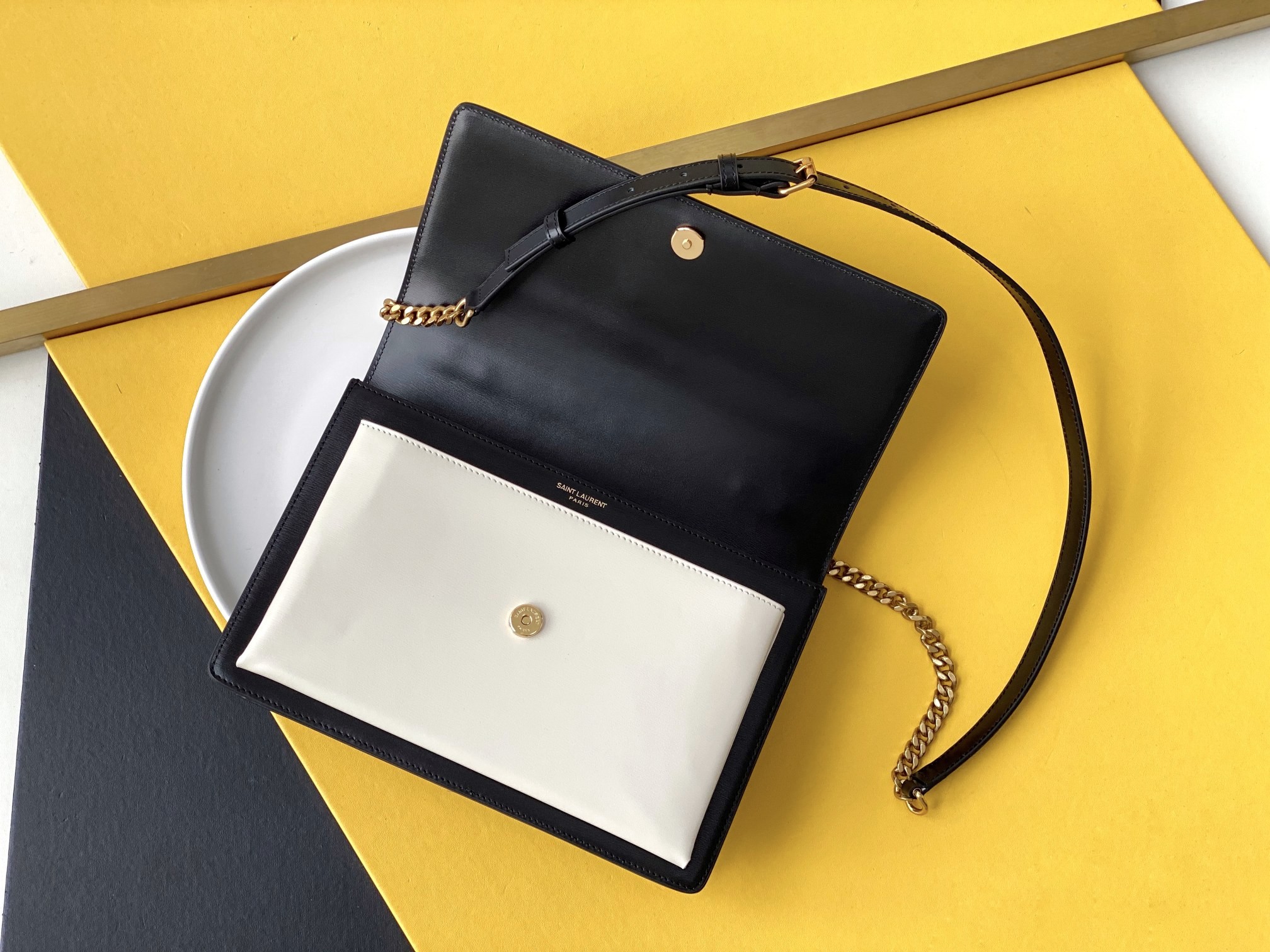 세인트로랑 모노그램 뉴 선셋 탑핸들 사첼백 블랙/화이트 금장 (25cm)