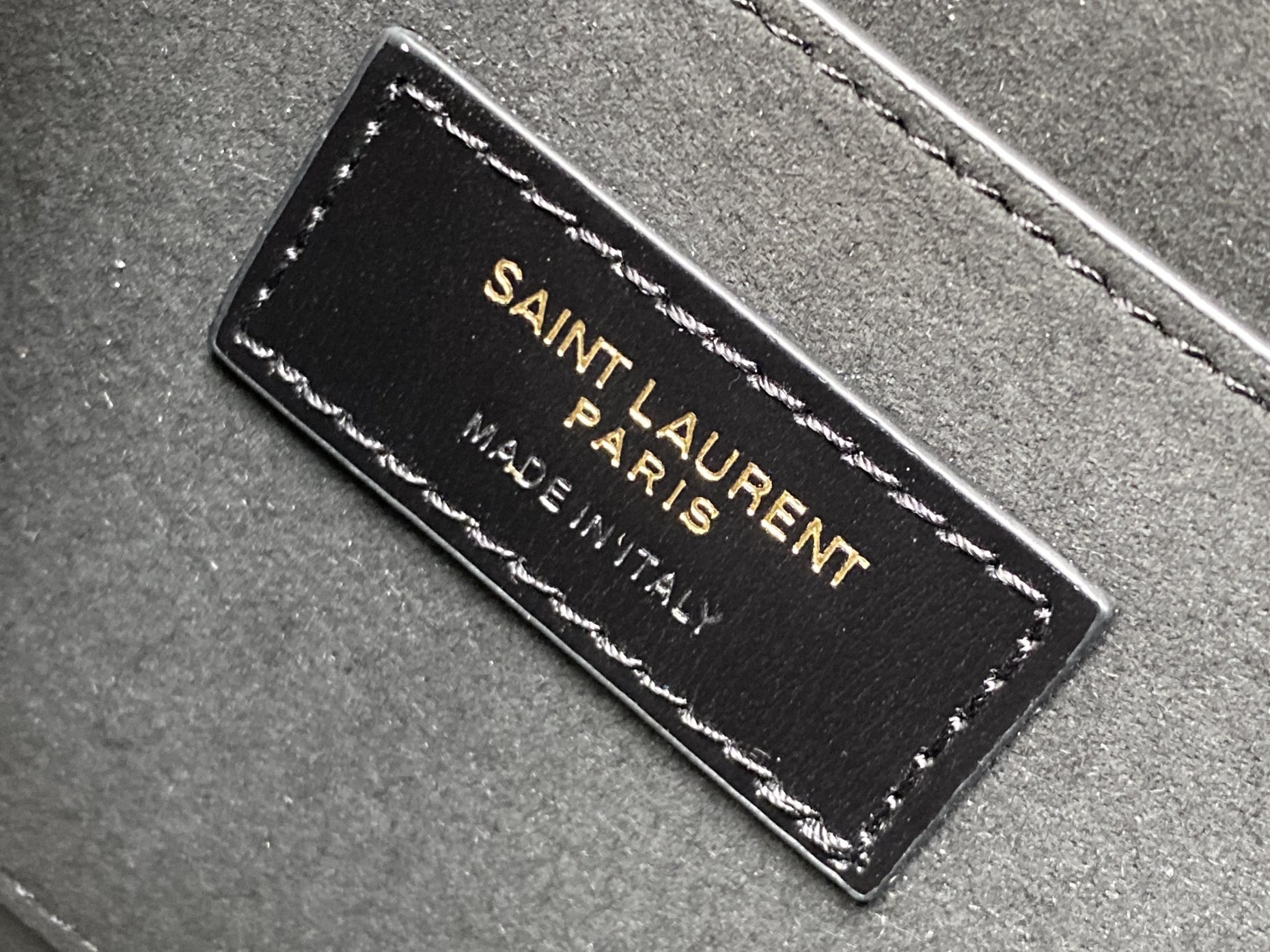 세인트로랑 모노그램 뉴 선셋 탑핸들 사첼백 블랙/화이트 금장 (25cm)
