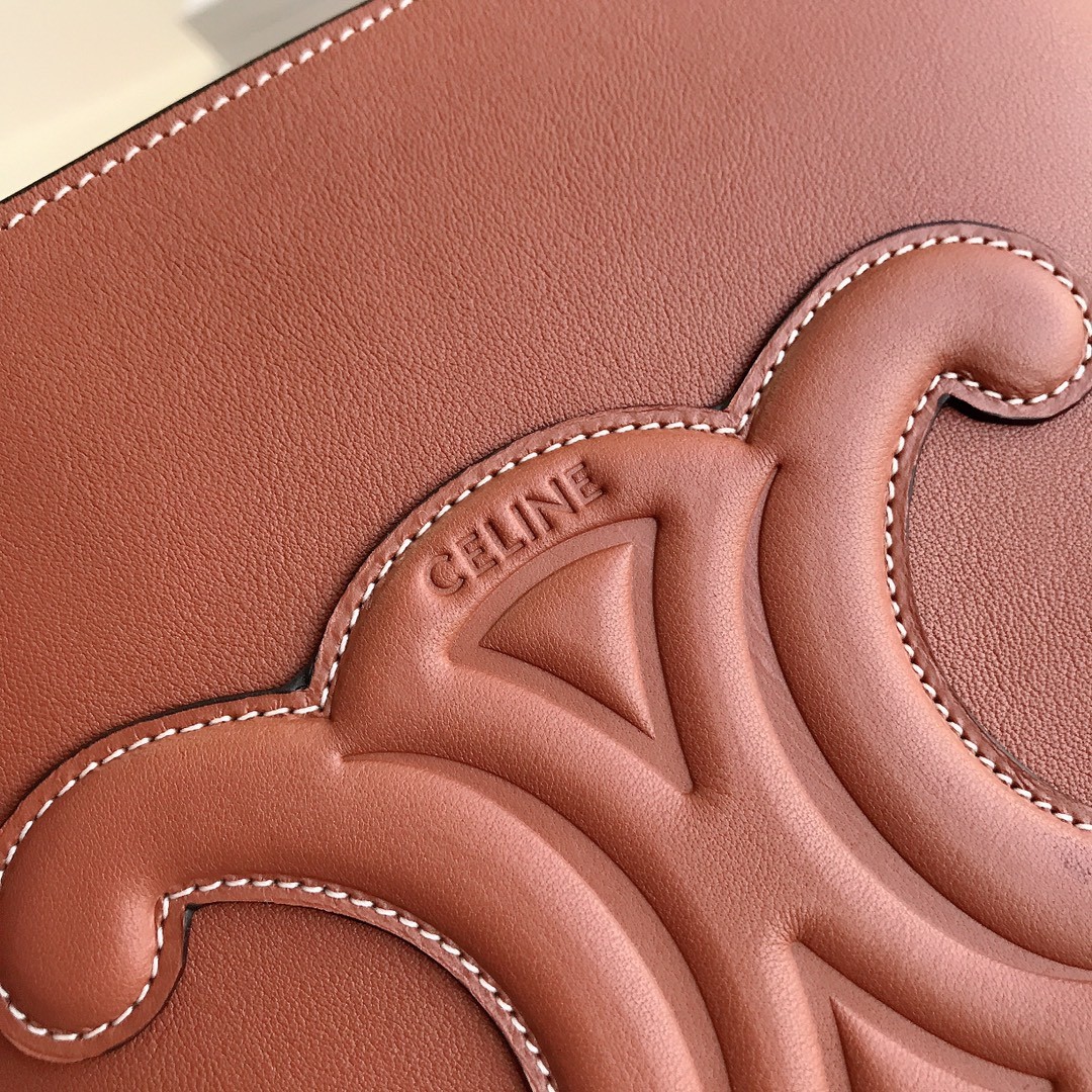 [CELINE-셀린느]  셀린느 미디엄 버킷 퀴르 트리옹프 스무스 카프스킨 탠