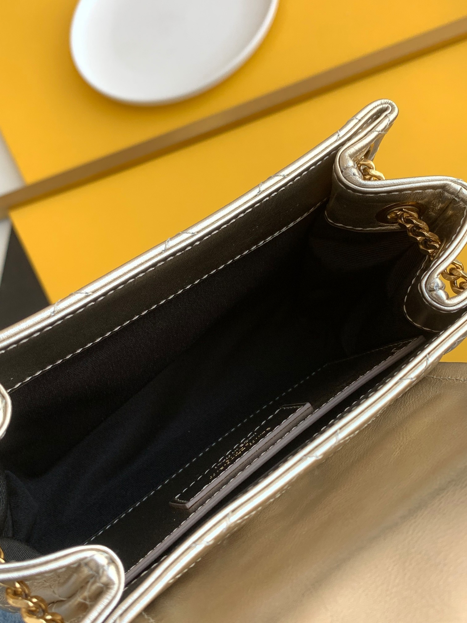 세인트로랑 노리타 체인 램스킨 숄더백 (골드)