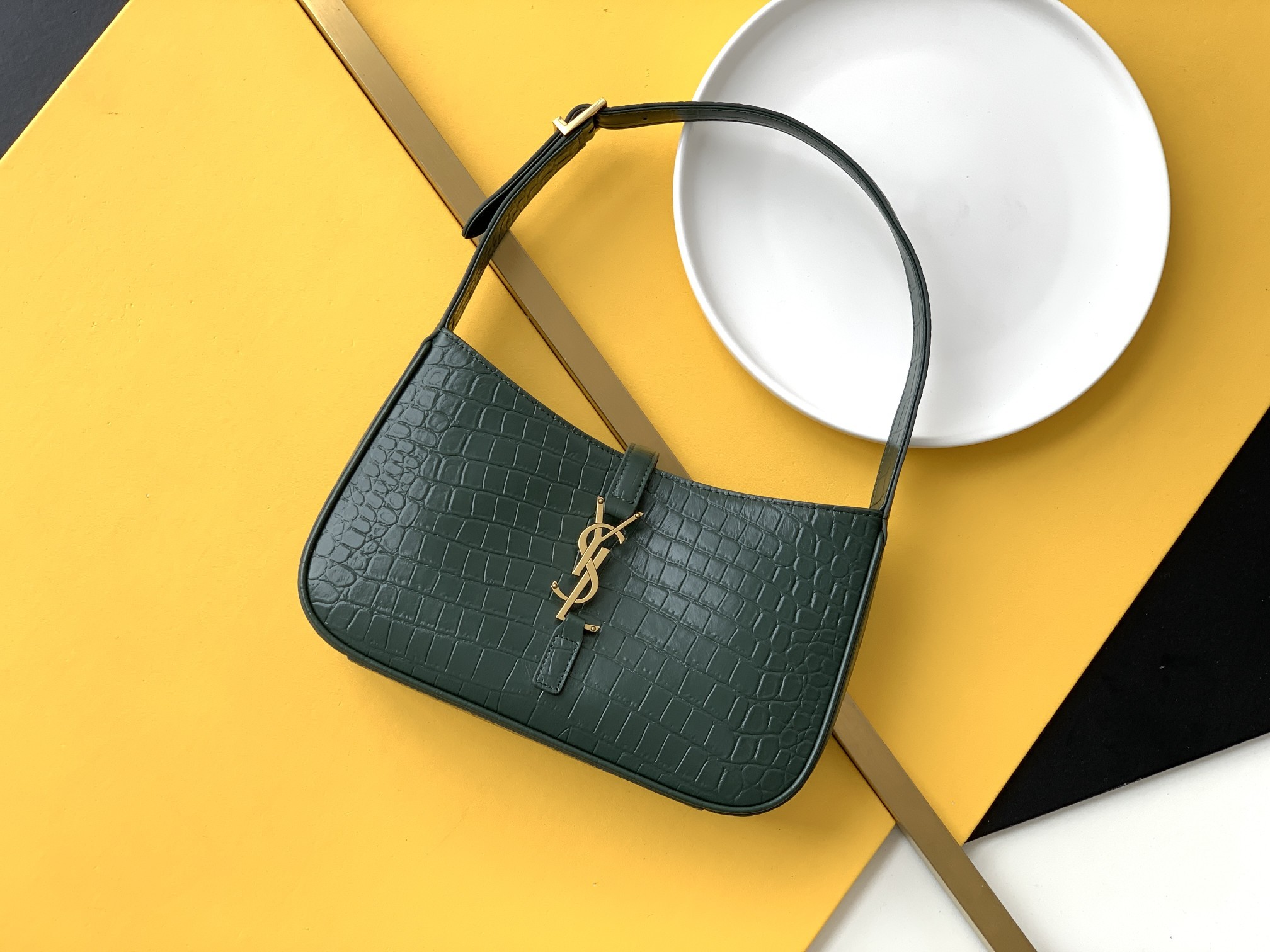 세인트로랑 모노그램 호보 숄더백 딥그린 (24.5cm)