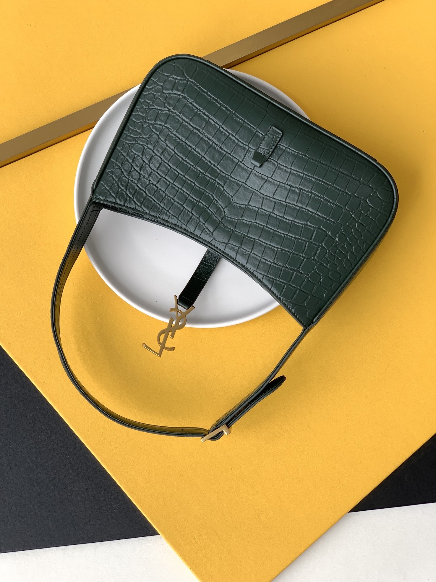 세인트로랑 모노그램 호보 숄더백 딥그린 (24.5cm)