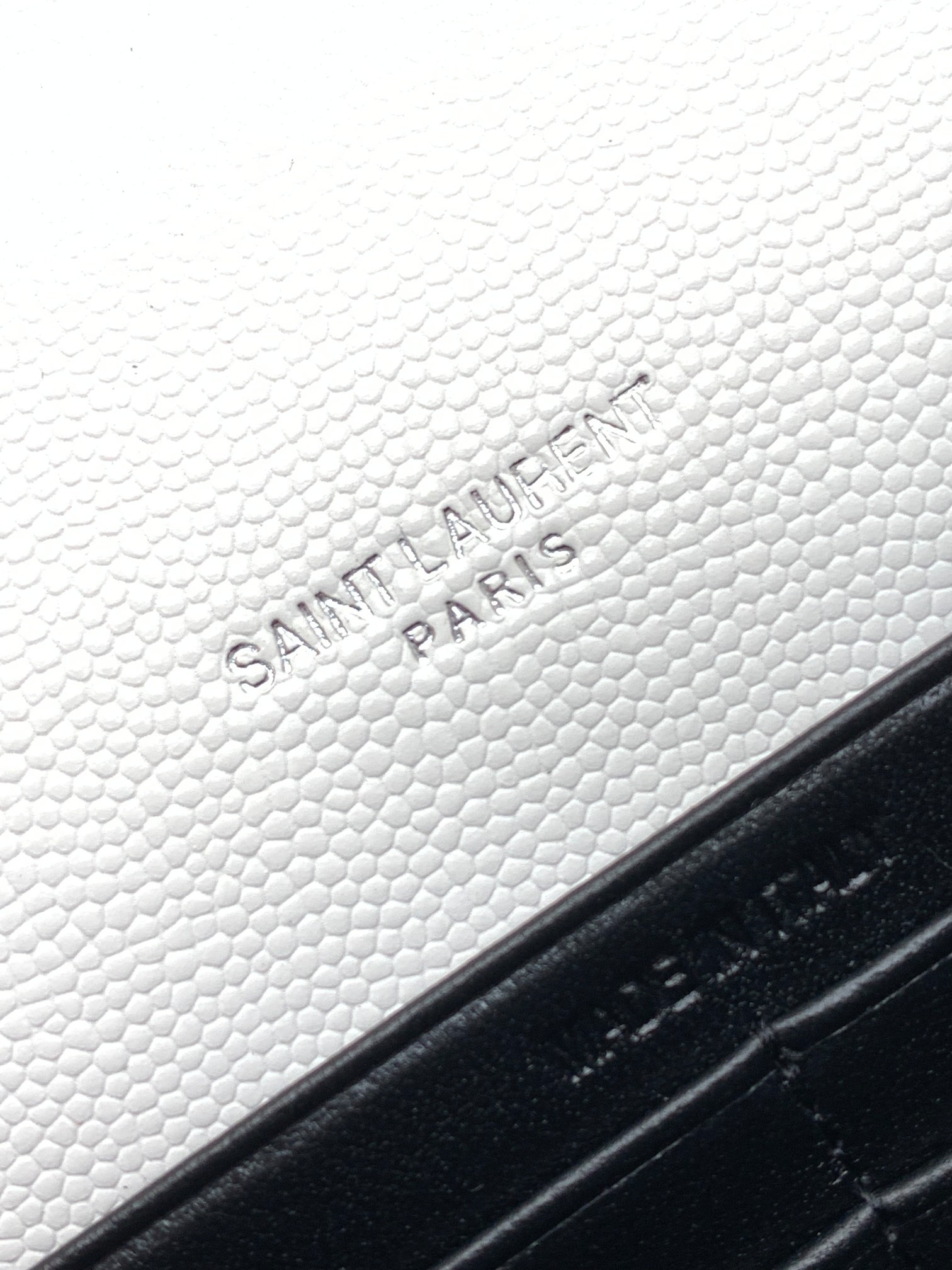 세인트로랑 엔벨로프 체인 크로스백 화이트 은장 (19cm)