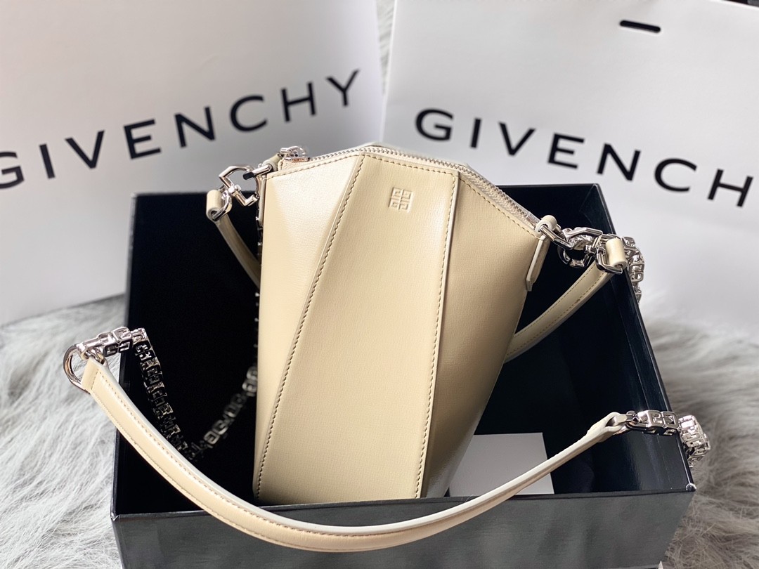 지방시 GIVENCHY Antigona Lock 체인 백