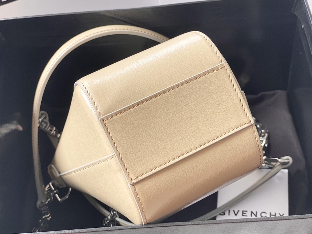 지방시 GIVENCHY Antigona Lock 체인 백