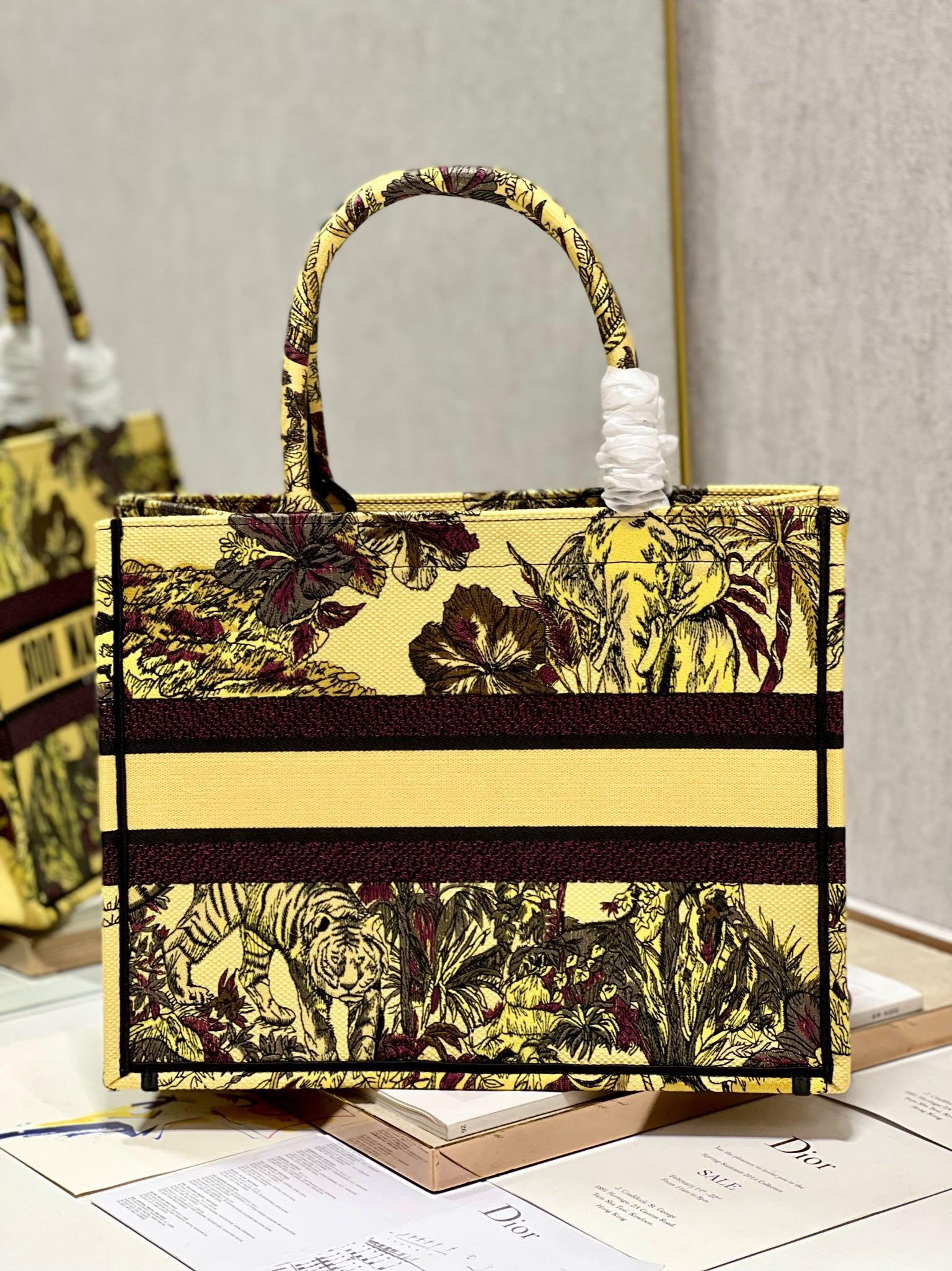 디올 북 토트백 미듐