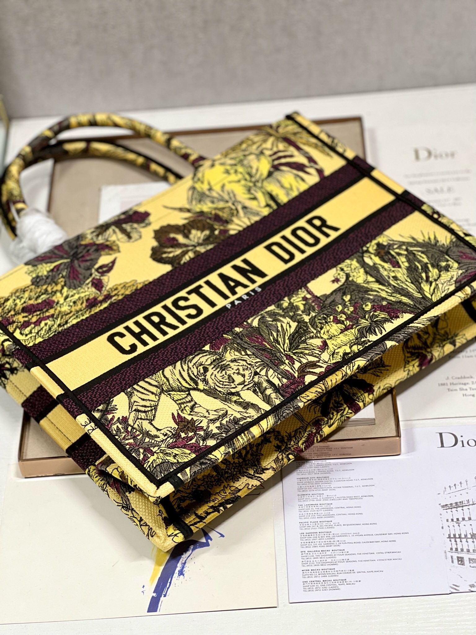 디올 북 토트백 미듐