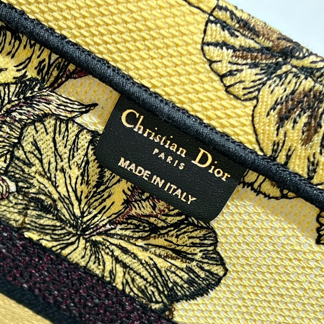 디올 북 토트백 미듐