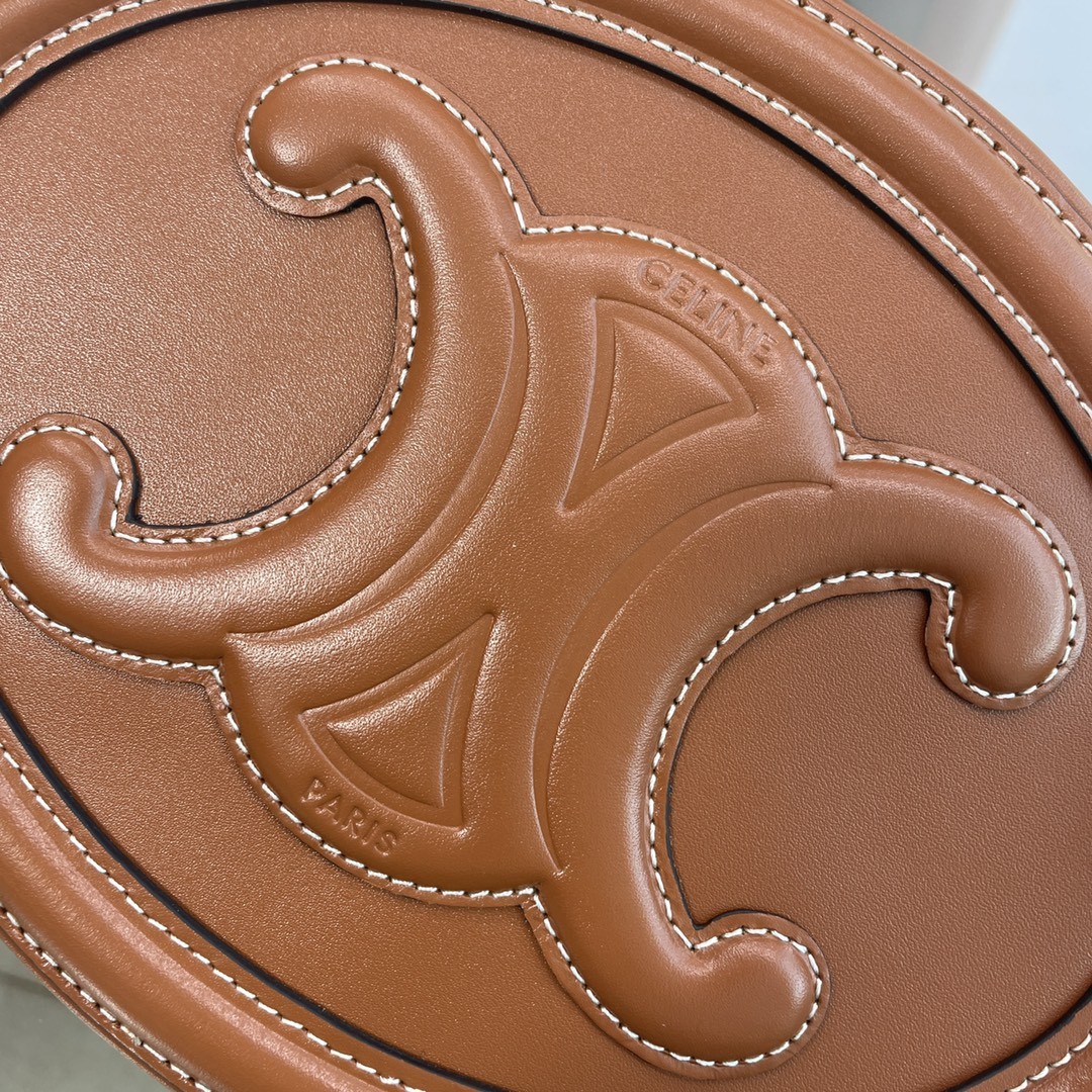 [CELINE-셀린느]  퀴르 트리옹프 오벌백 - 부드러운 카프스킨 탠