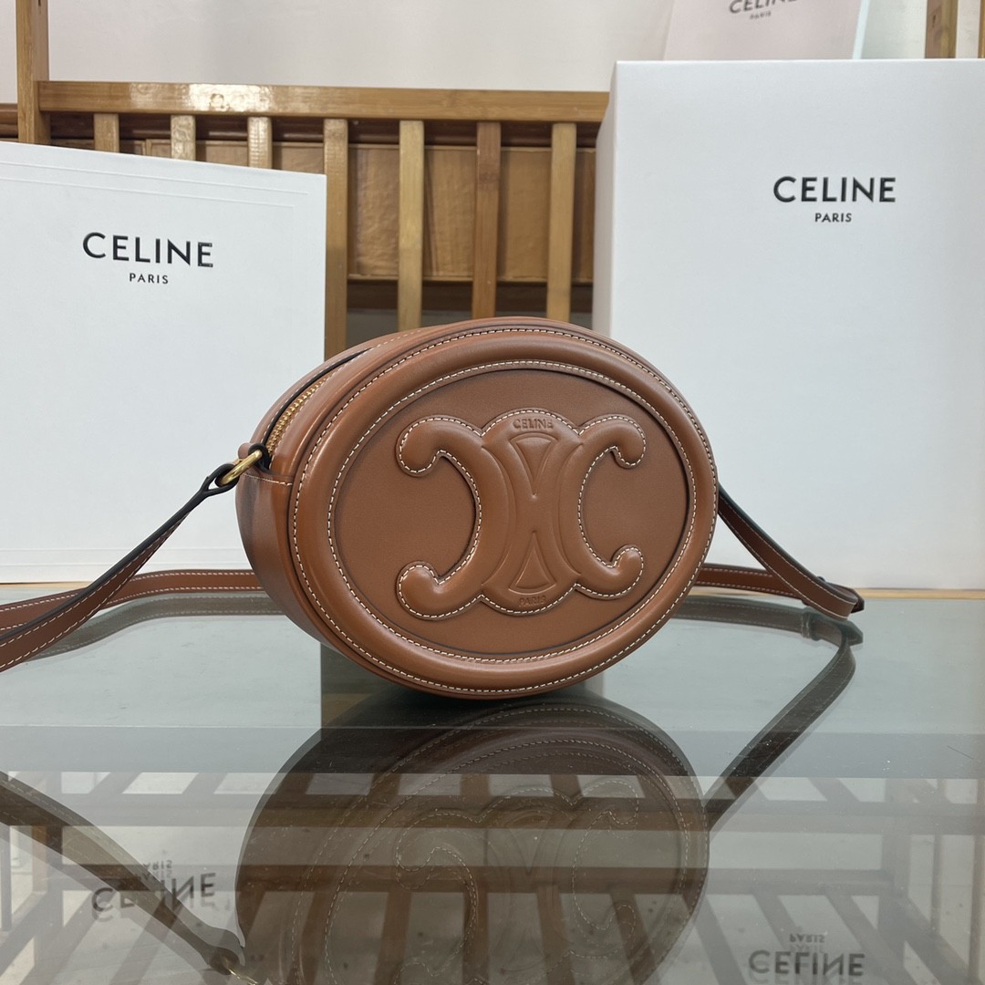 [CELINE-셀린느]  퀴르 트리옹프 오벌백 - 부드러운 카프스킨 탠