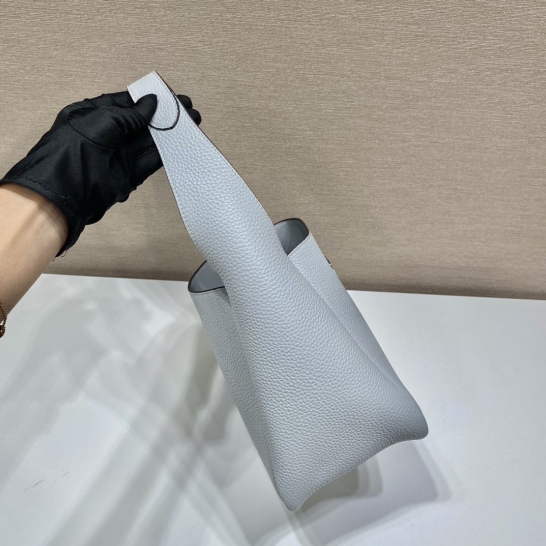 프라다 비텔로 다이노 토트백