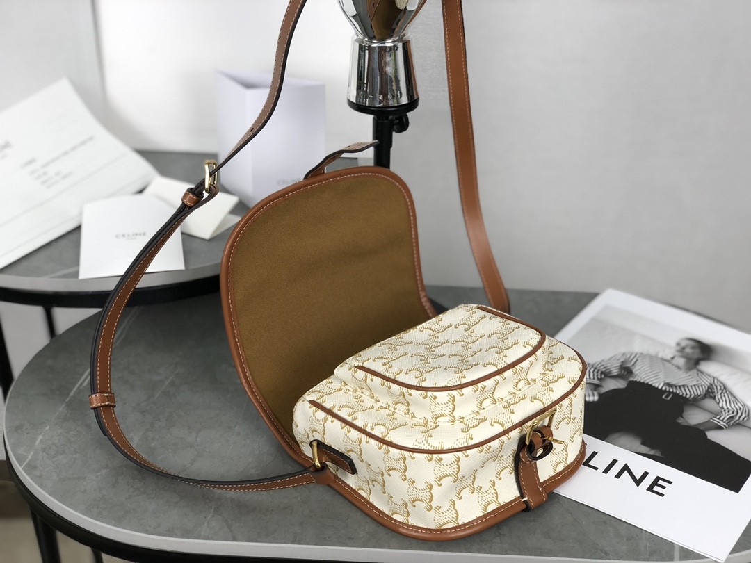 [CELINE-셀린느]  미디엄 폴코백 - 트리옹프 캔버스 & 카프스킨 화이트  [백경]