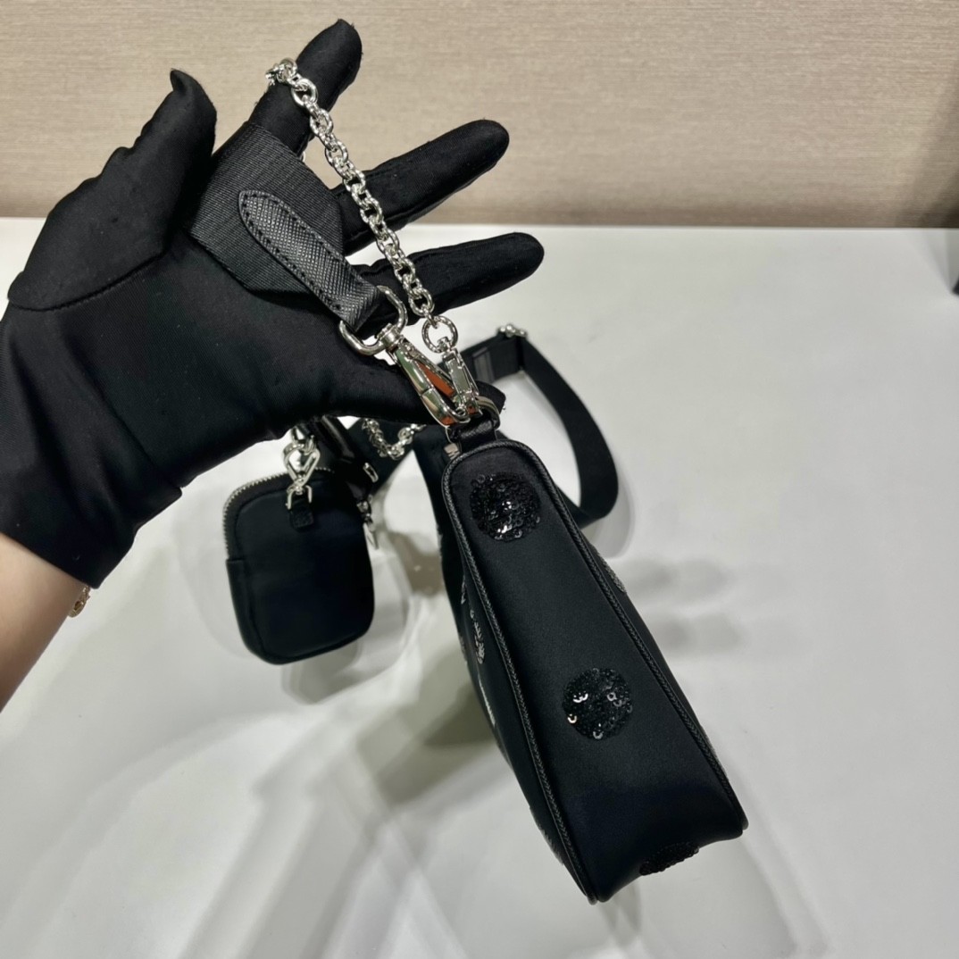 프라다 테수토 체인 스트랩 호보백