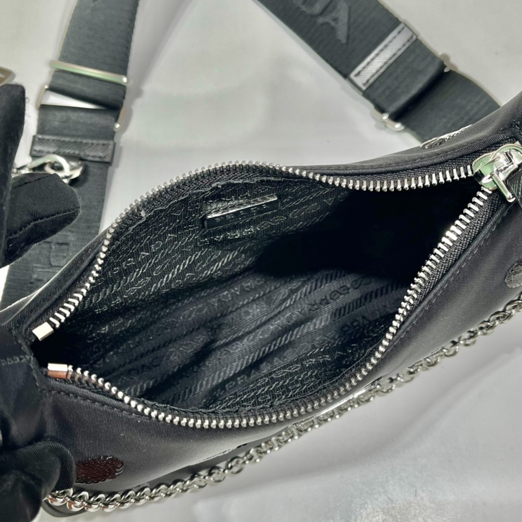 프라다 테수토 체인 스트랩 호보백