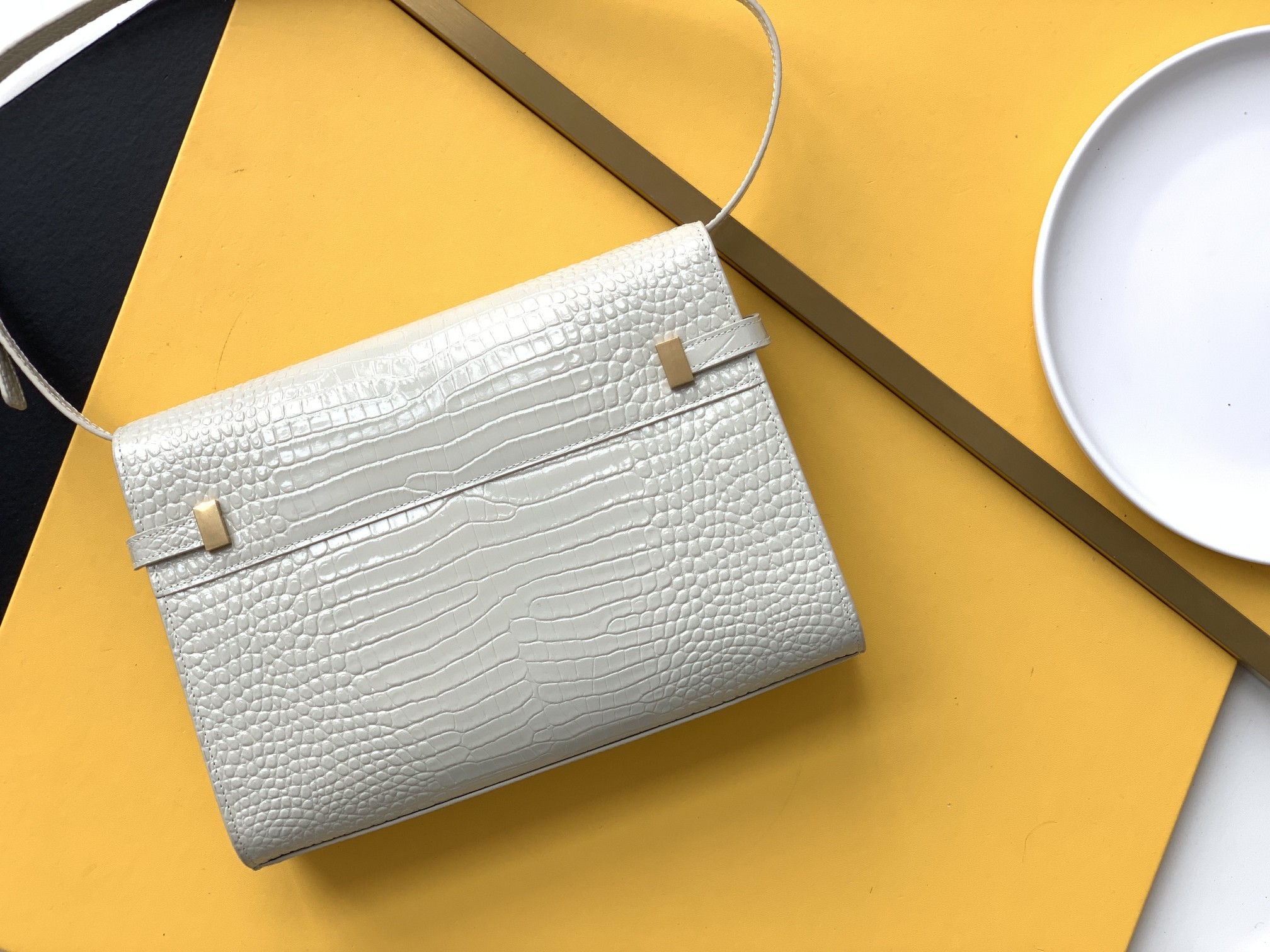세인트로랑 맨하탄 악어가죽 숄더백 화이트 (24cm)