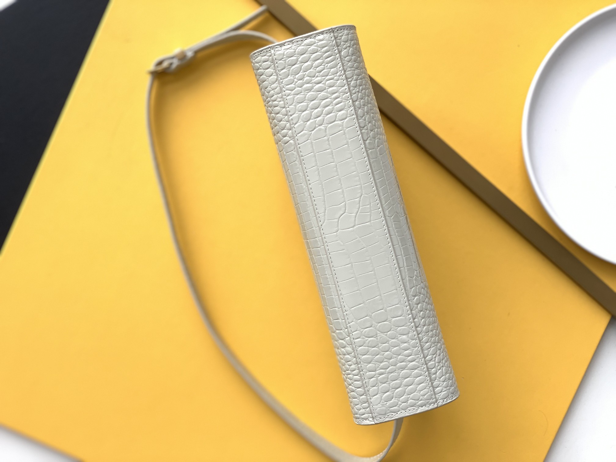 세인트로랑 맨하탄 악어가죽 숄더백 화이트 (24cm)