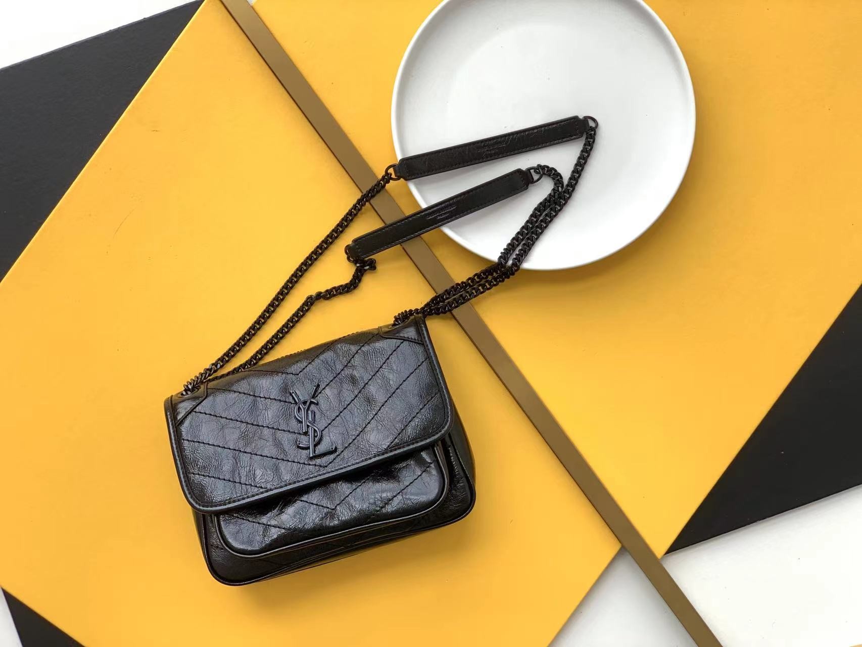 세인트로랑 니키 베이비 누벅 숄더백 블랙 (22cm)