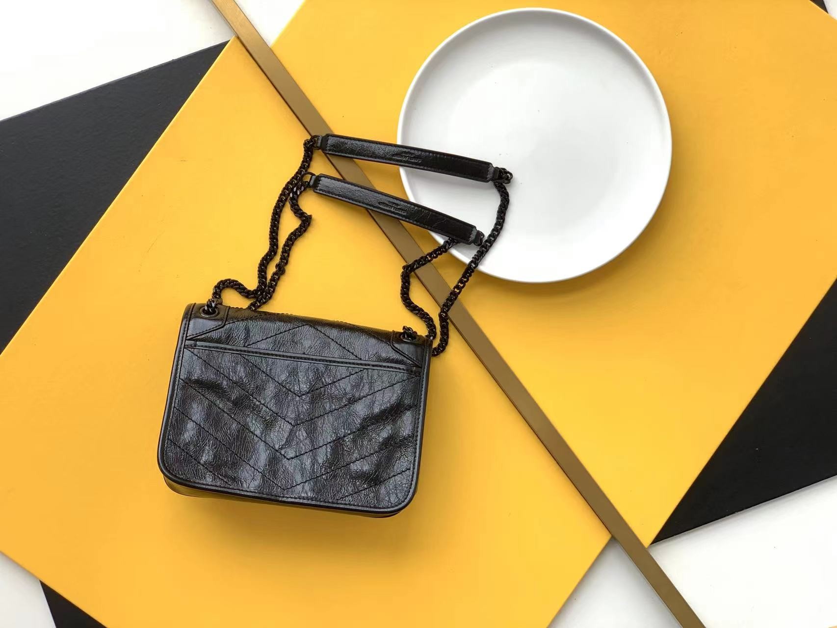 세인트로랑 니키 베이비 누벅 숄더백 블랙 (22cm)