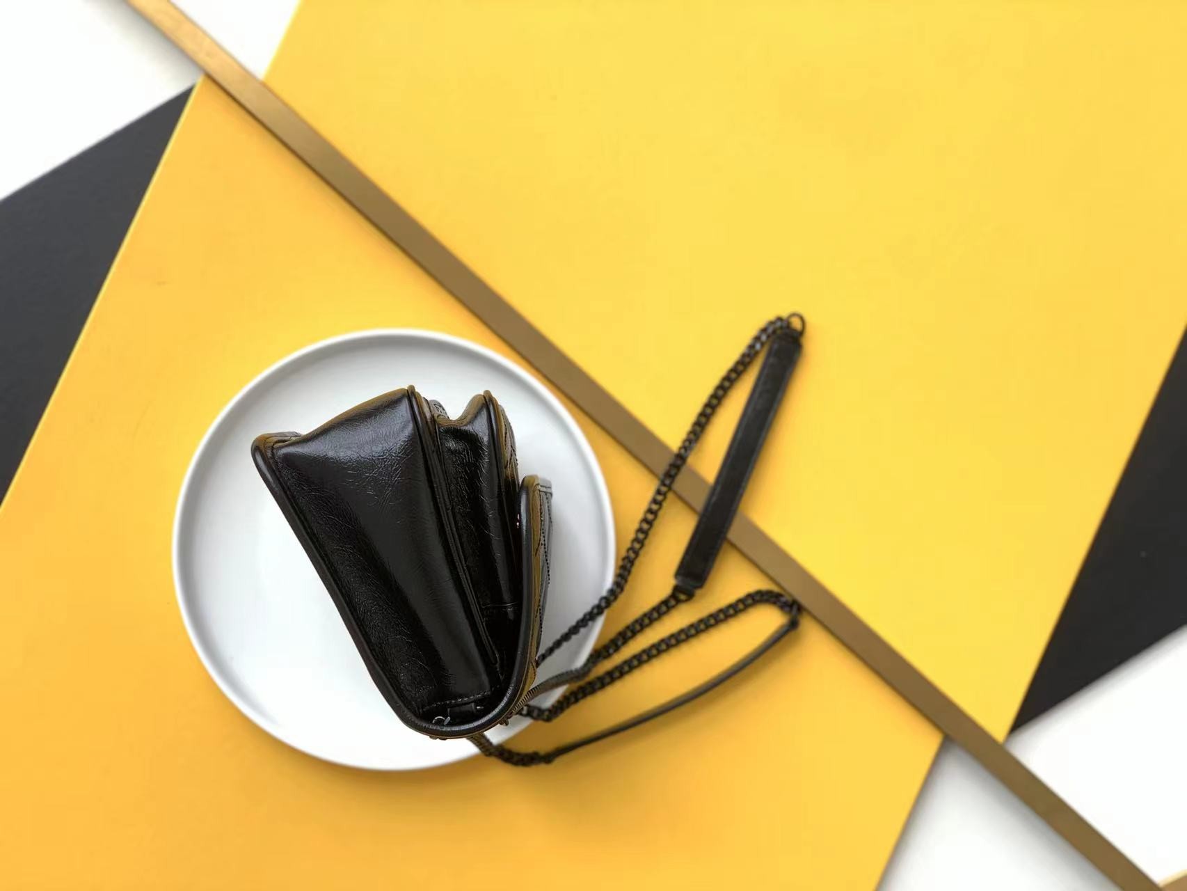 세인트로랑 니키 베이비 누벅 숄더백 블랙 (22cm)