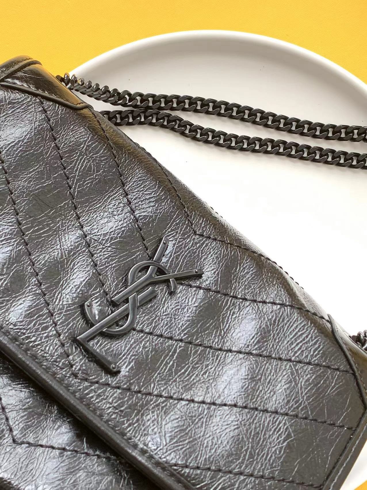 세인트로랑 니키 베이비 누벅 숄더백 블랙 (22cm)